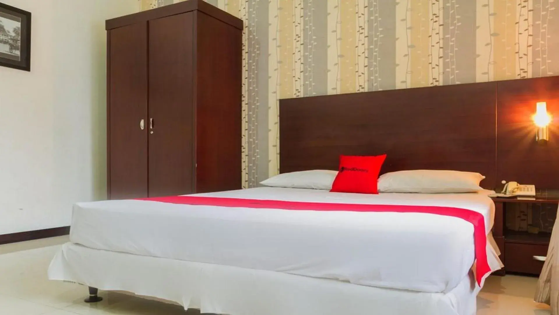 Bedroom, Bed in RedDoorz @ Cikutra 3 Bedroom, Bed in RedDoorz @ Cikutra 3