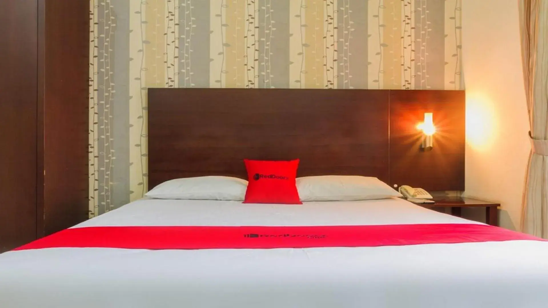 Bedroom, Bed in RedDoorz @ Cikutra 3 Bedroom, Bed in RedDoorz @ Cikutra 3