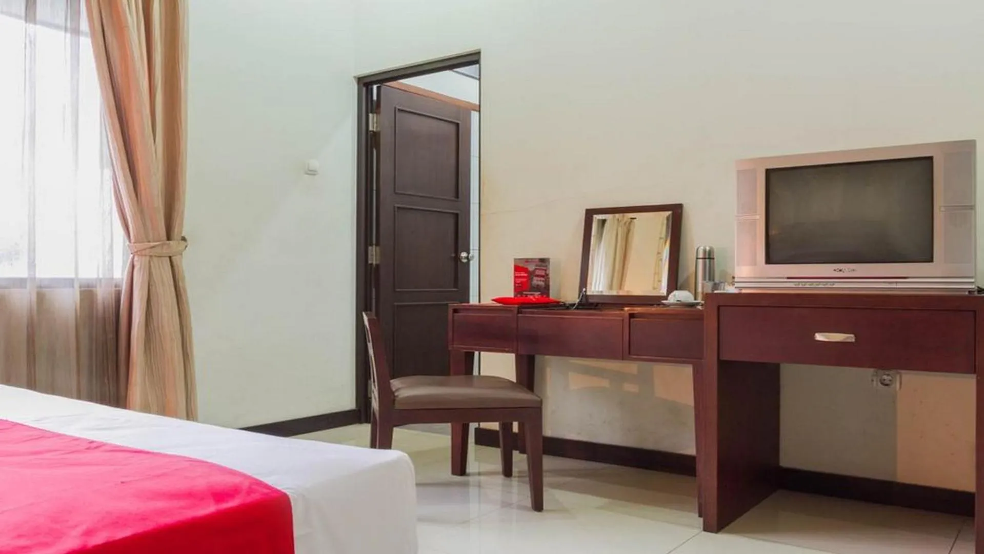 Bedroom, Bed in RedDoorz @ Cikutra 3