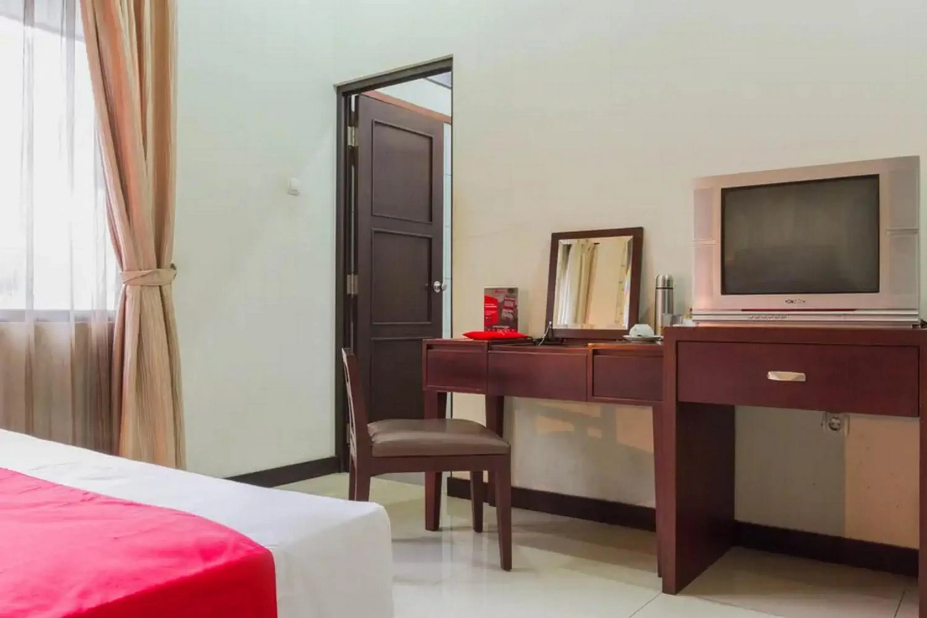 Bedroom, Bed in RedDoorz @ Cikutra 3 Bedroom, Bed in RedDoorz @ Cikutra 3