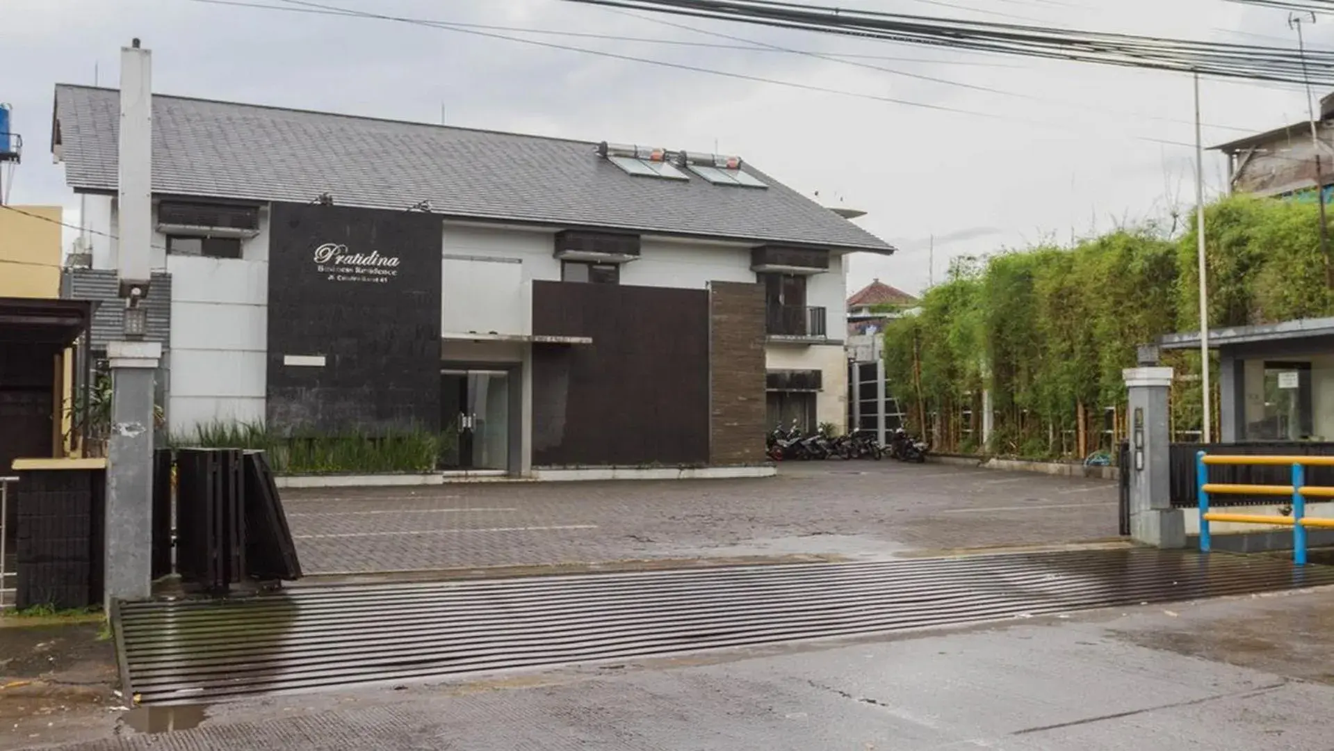Property building in RedDoorz @ Cikutra 3 Property building in RedDoorz @ Cikutra 3
