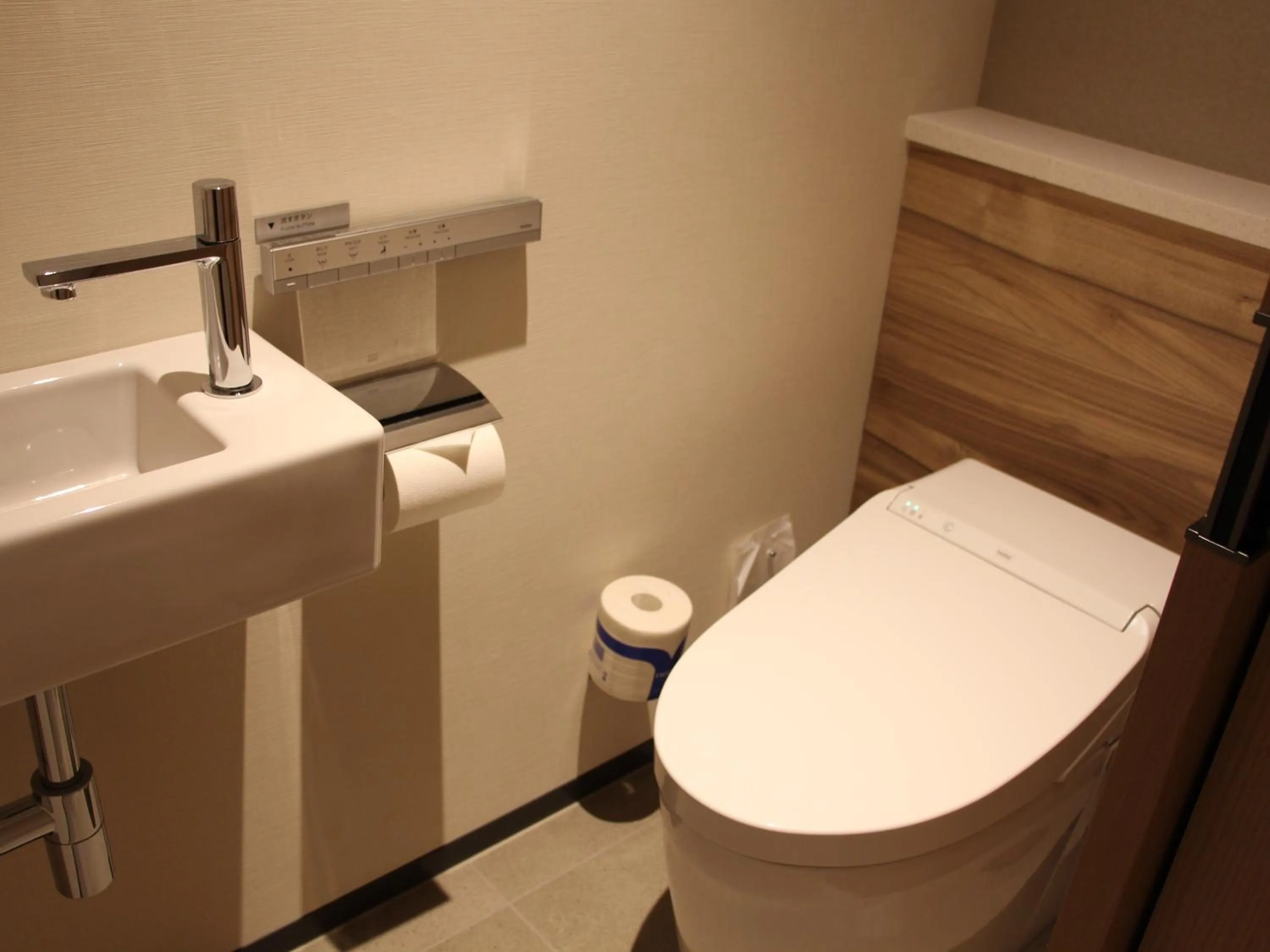 Toilet in THE BLOSSOM HIBIYA