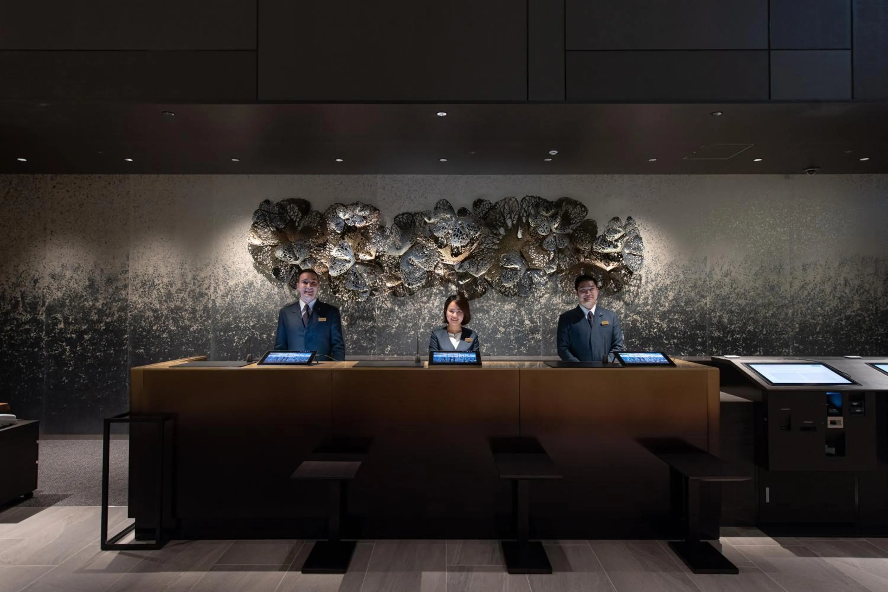 Staff in THE BLOSSOM HIBIYA