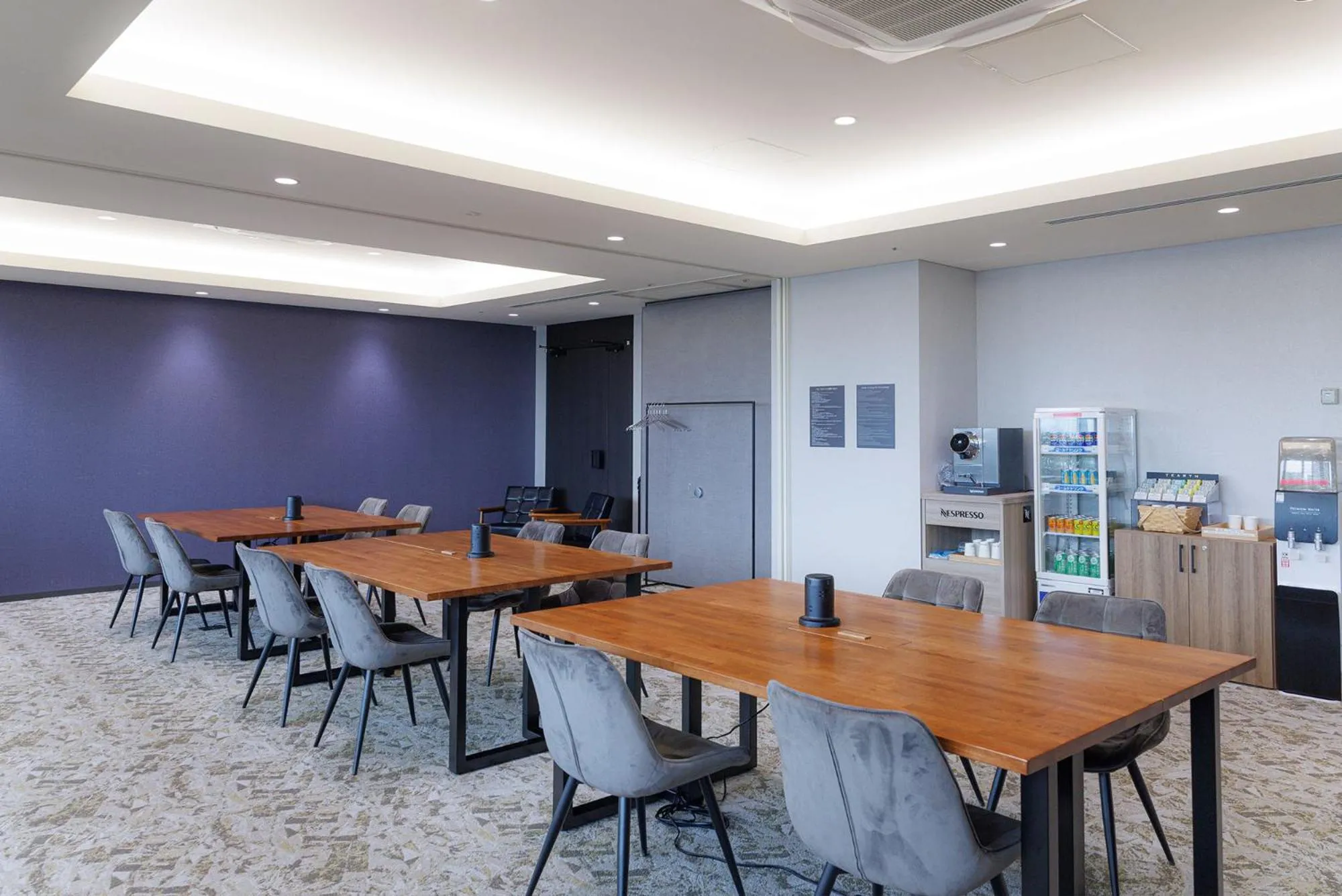 Communal lounge/ TV room in THE BLOSSOM HIBIYA