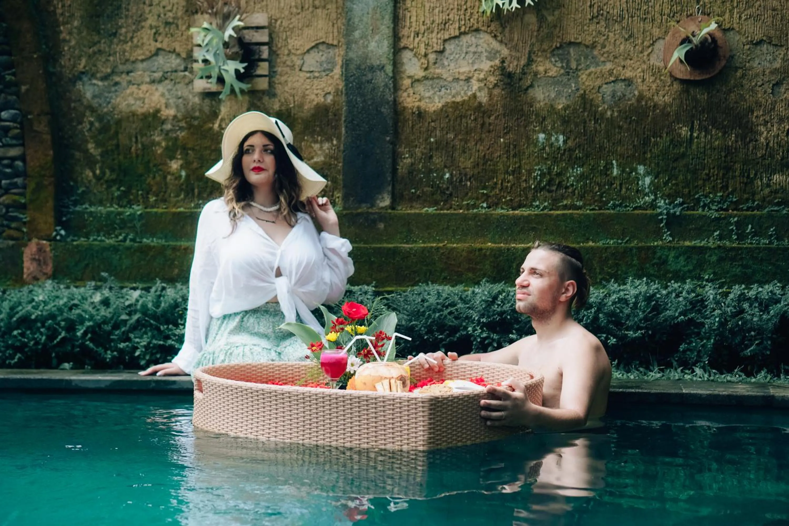 Food and drinks in The Alus Cottage and Villa