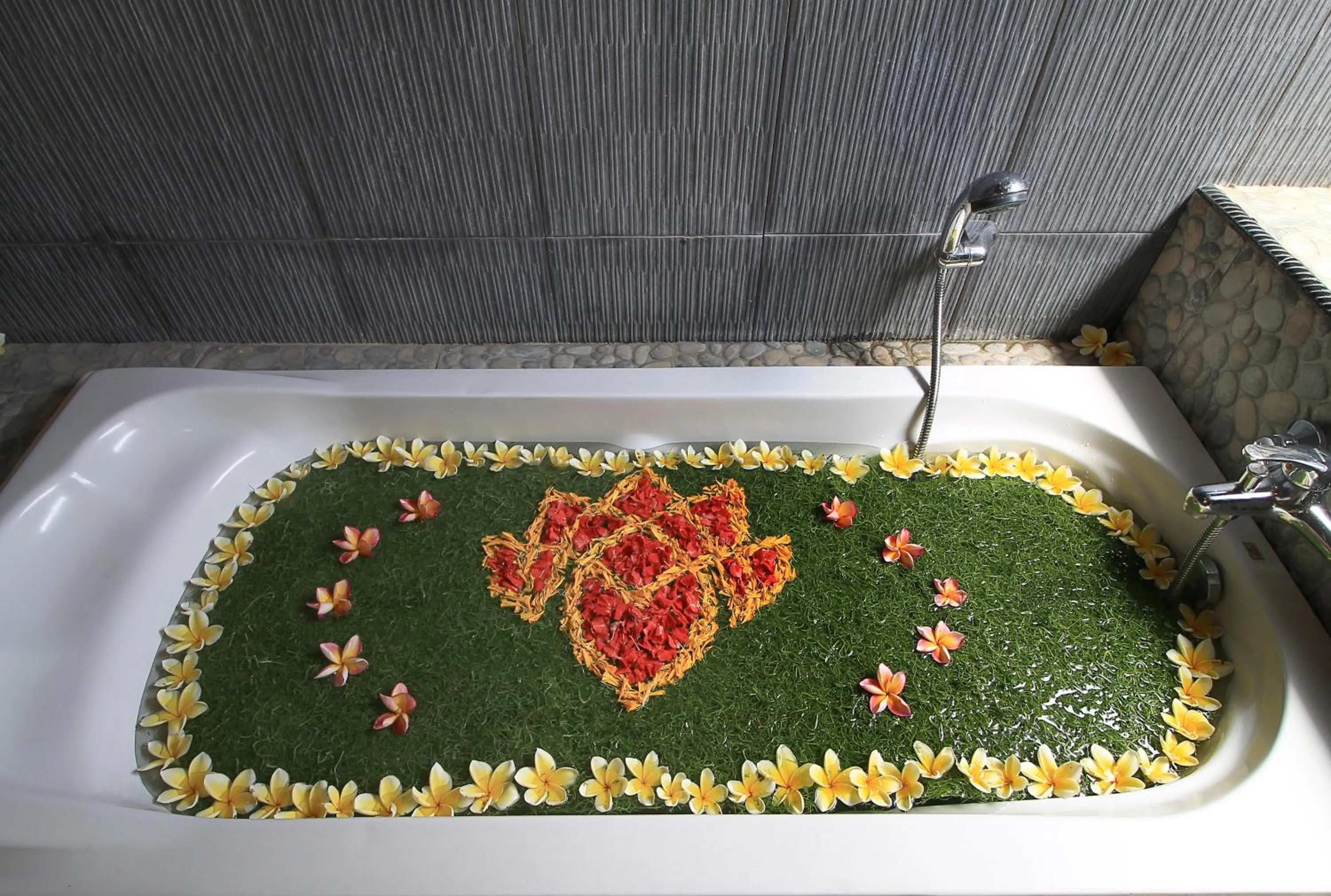 Bath in The Alus Cottage and Villa