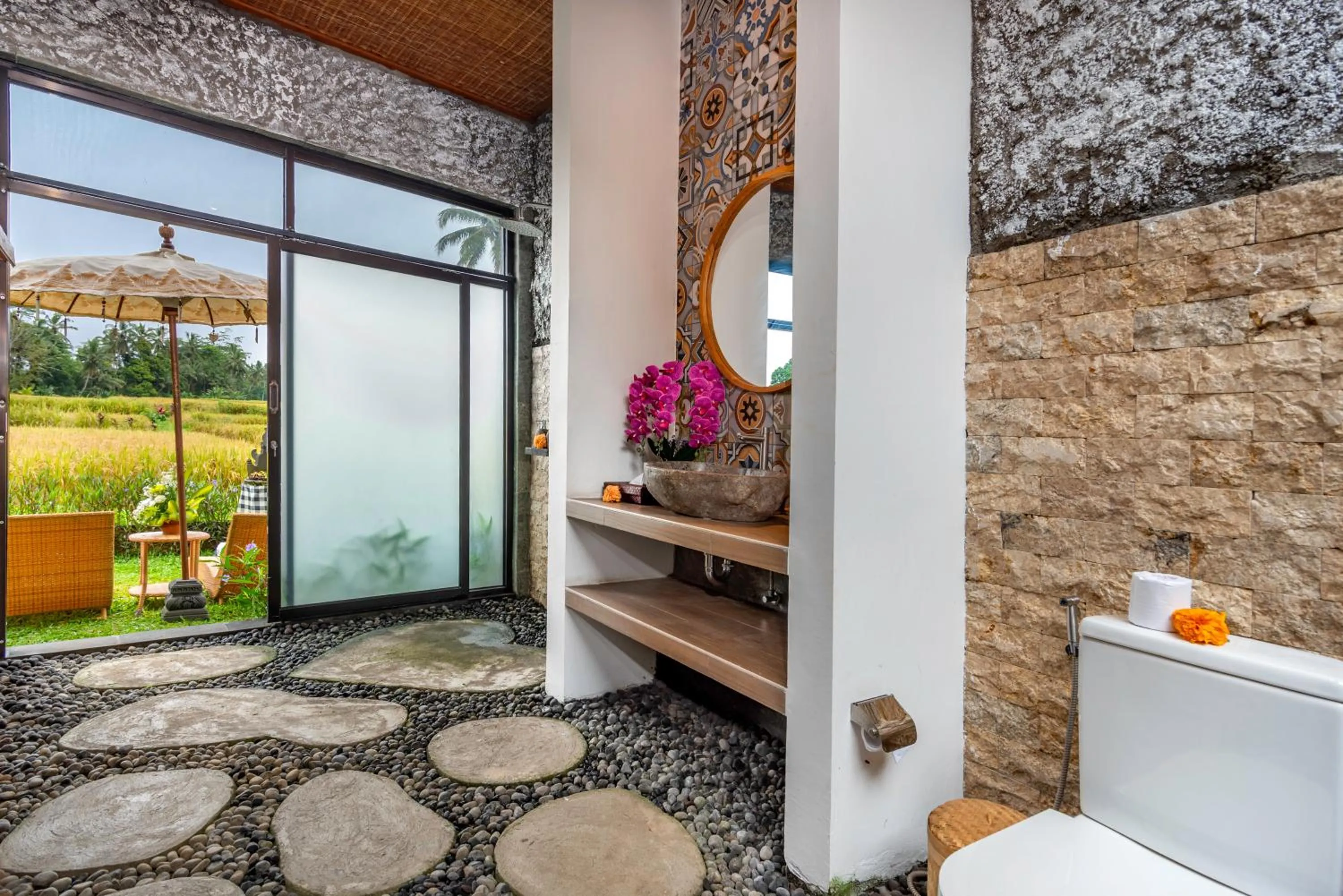 Bathroom in The Alus Cottage and Villa