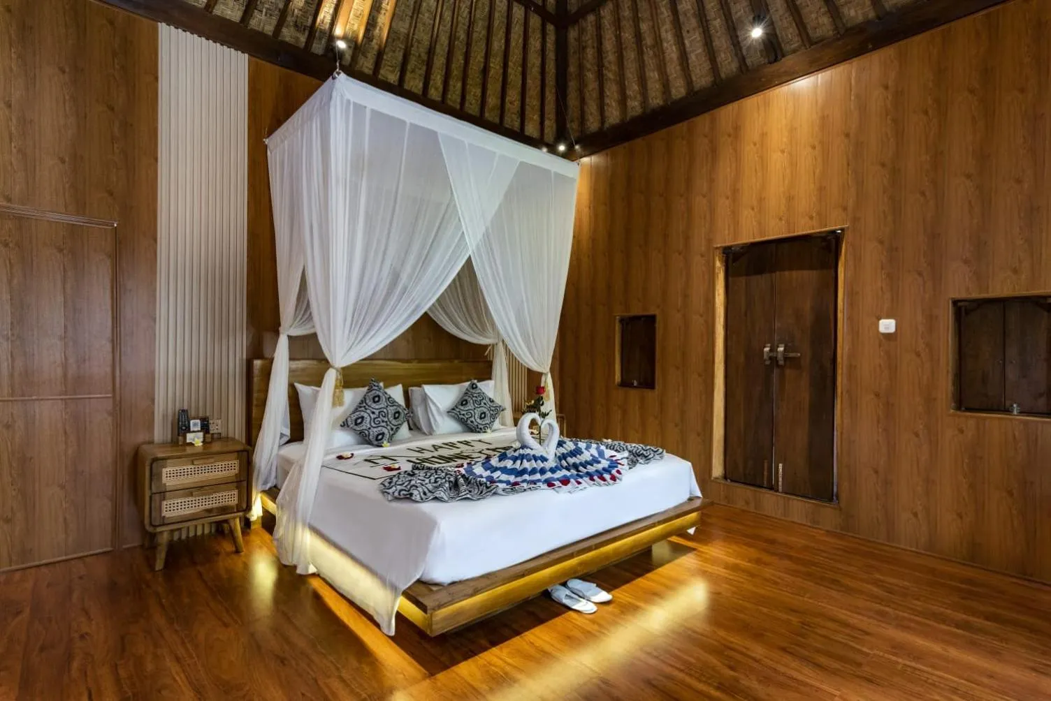 Bedroom, Bed in The Alus Cottage and Villa