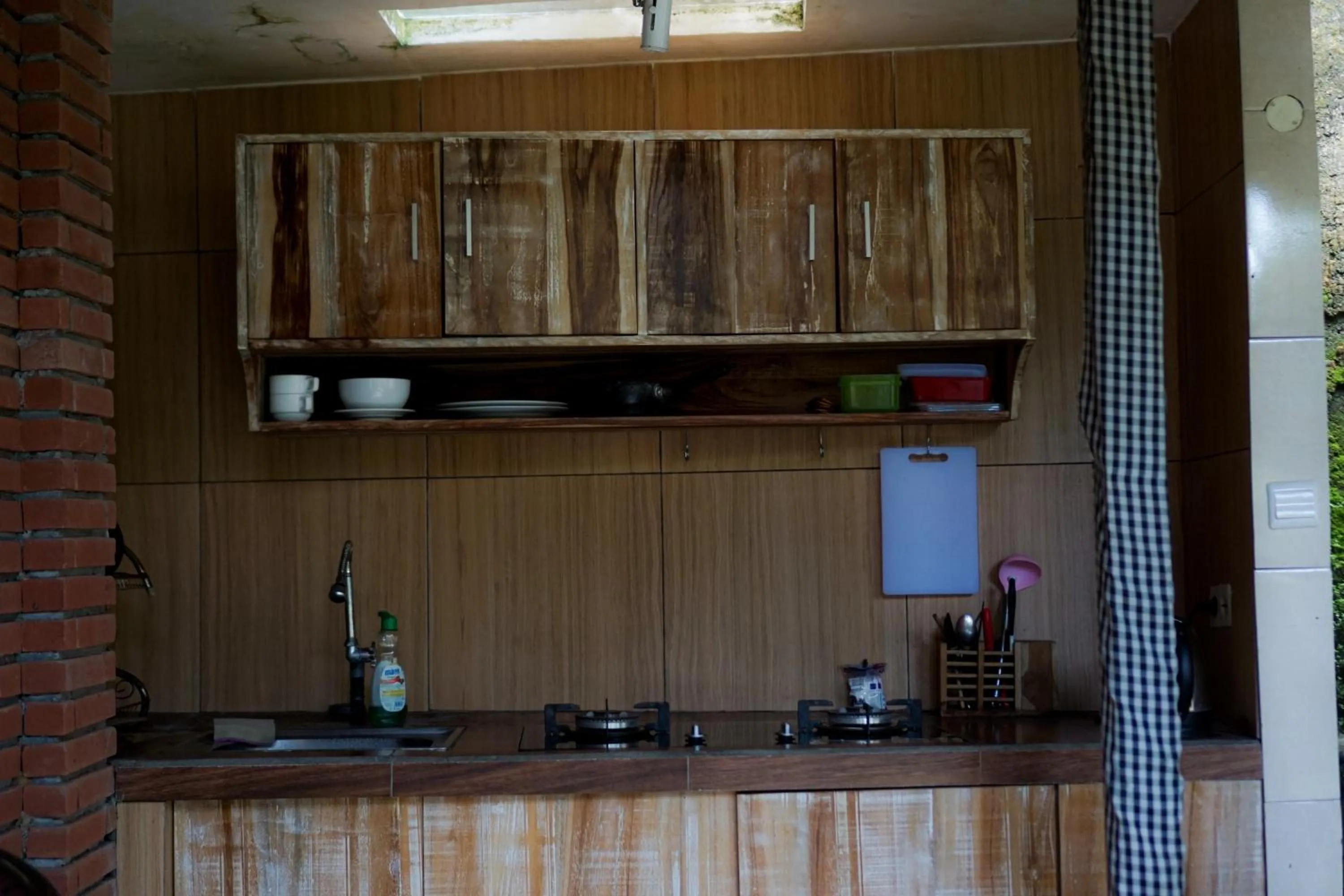 Kitchen or kitchenette in The Alus Cottage and Villa