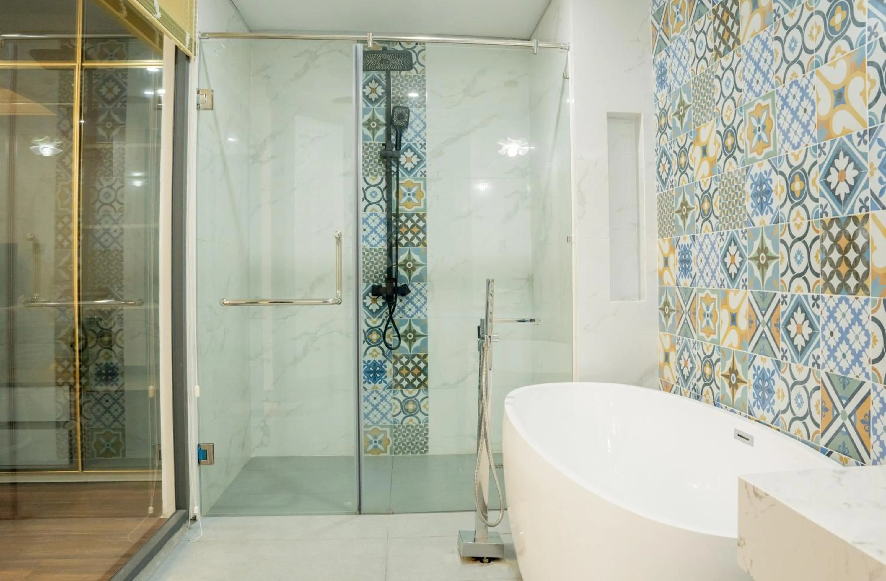 Shower in Dat Anh Hotel