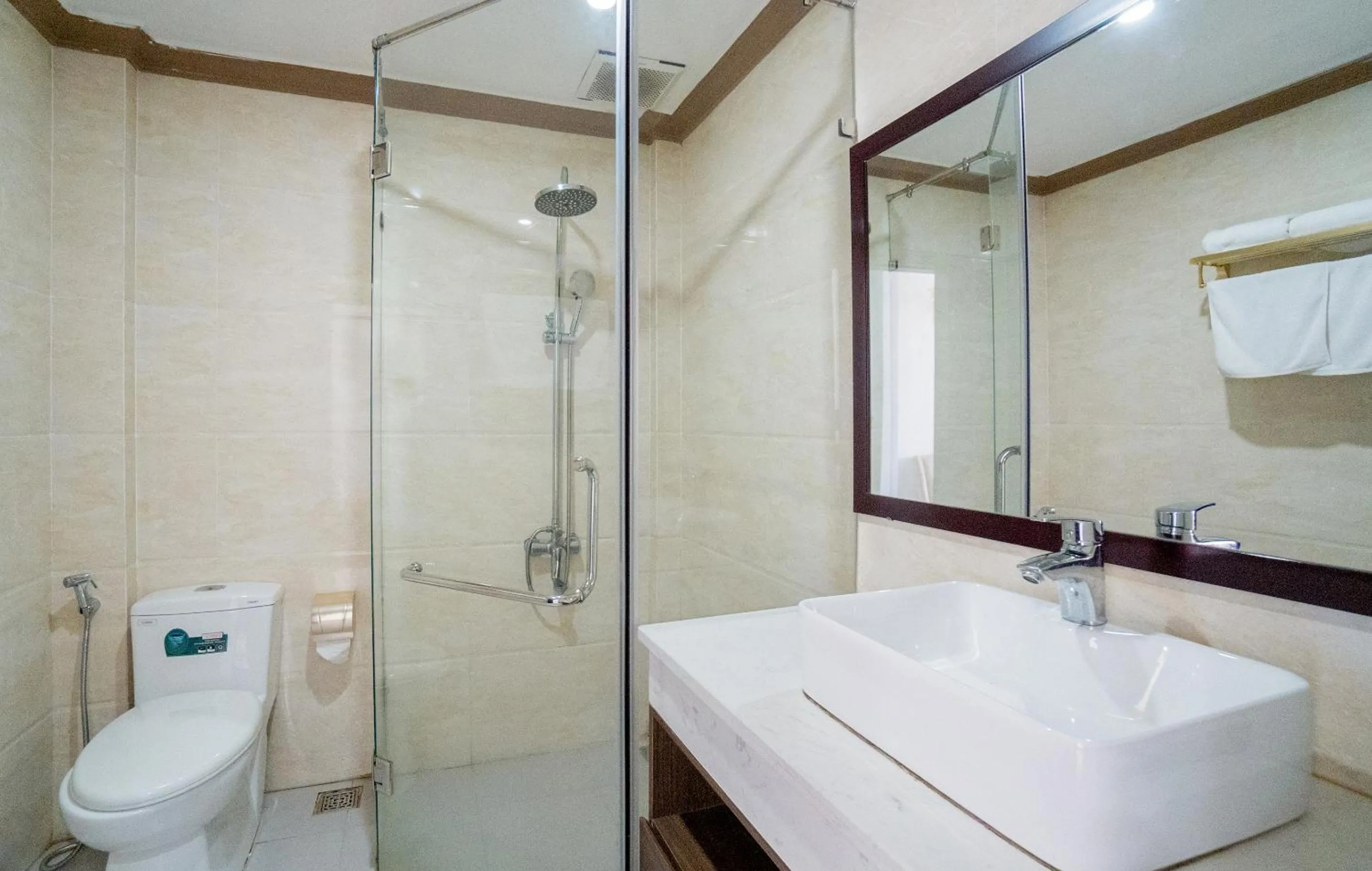 Shower in Dat Anh Hotel