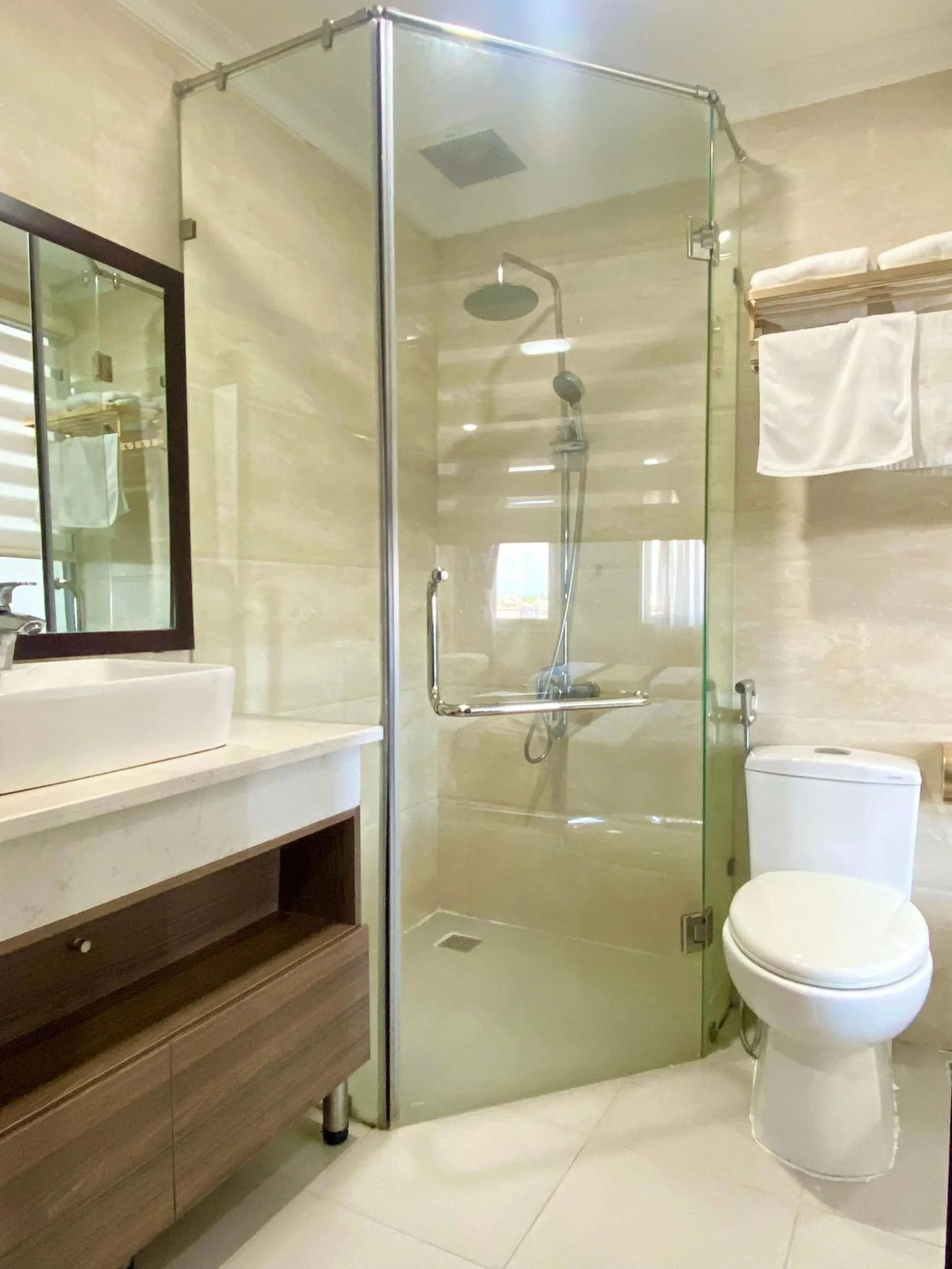 Toilet in Dat Anh Hotel