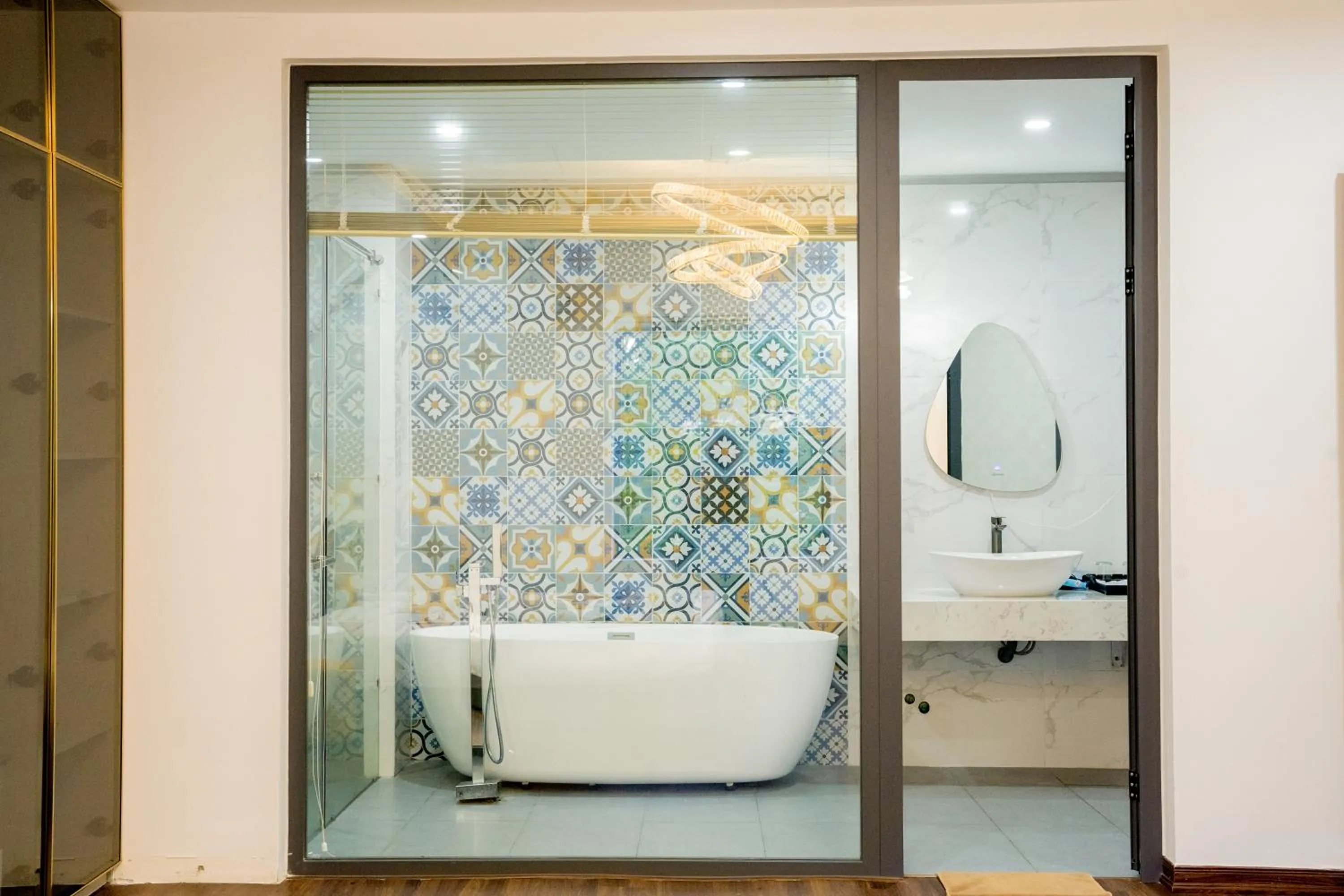 Shower in Dat Anh Hotel