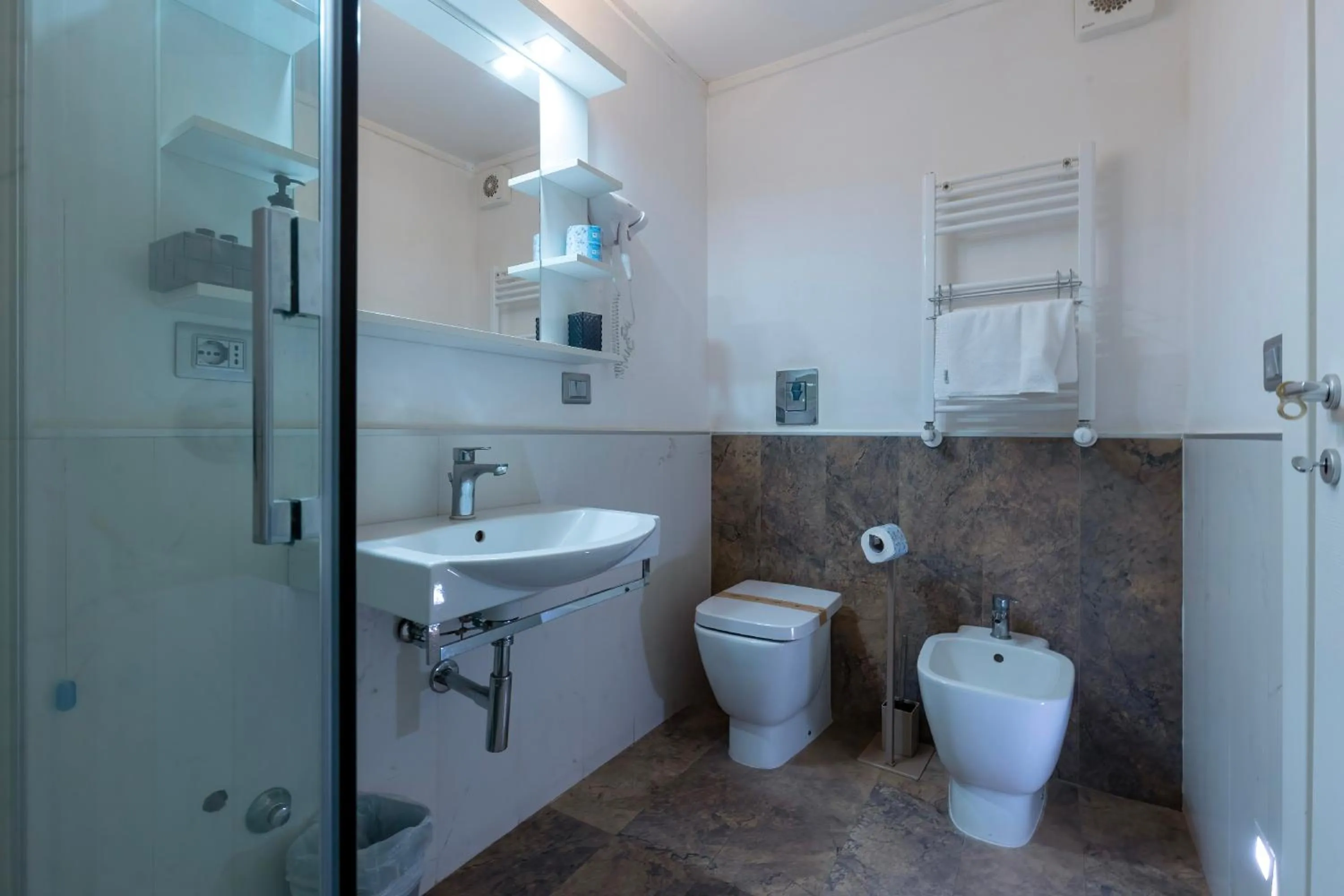 Bathroom in Il Tesoro Smart Suite & SPA