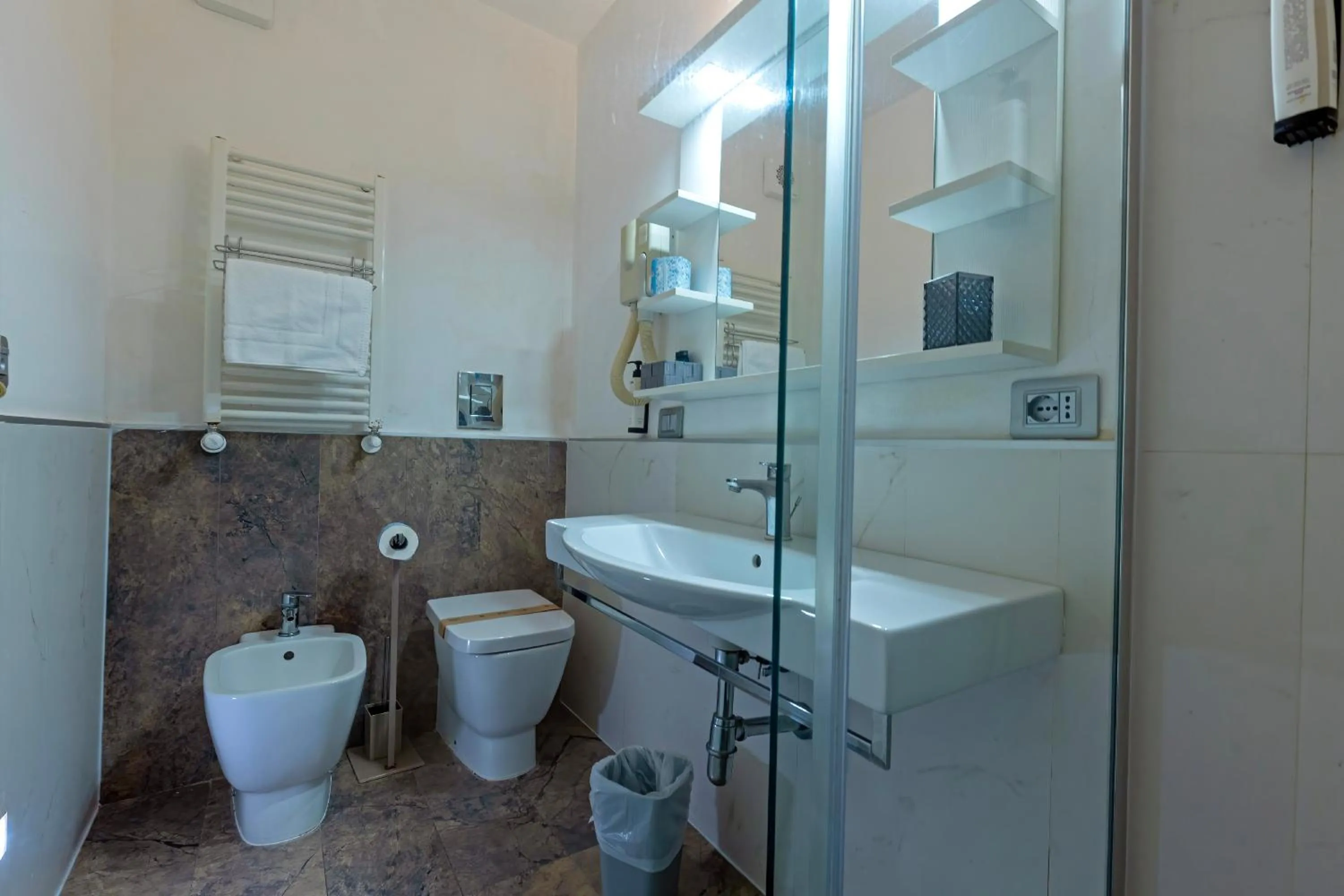 Bathroom in Il Tesoro Smart Suite & SPA