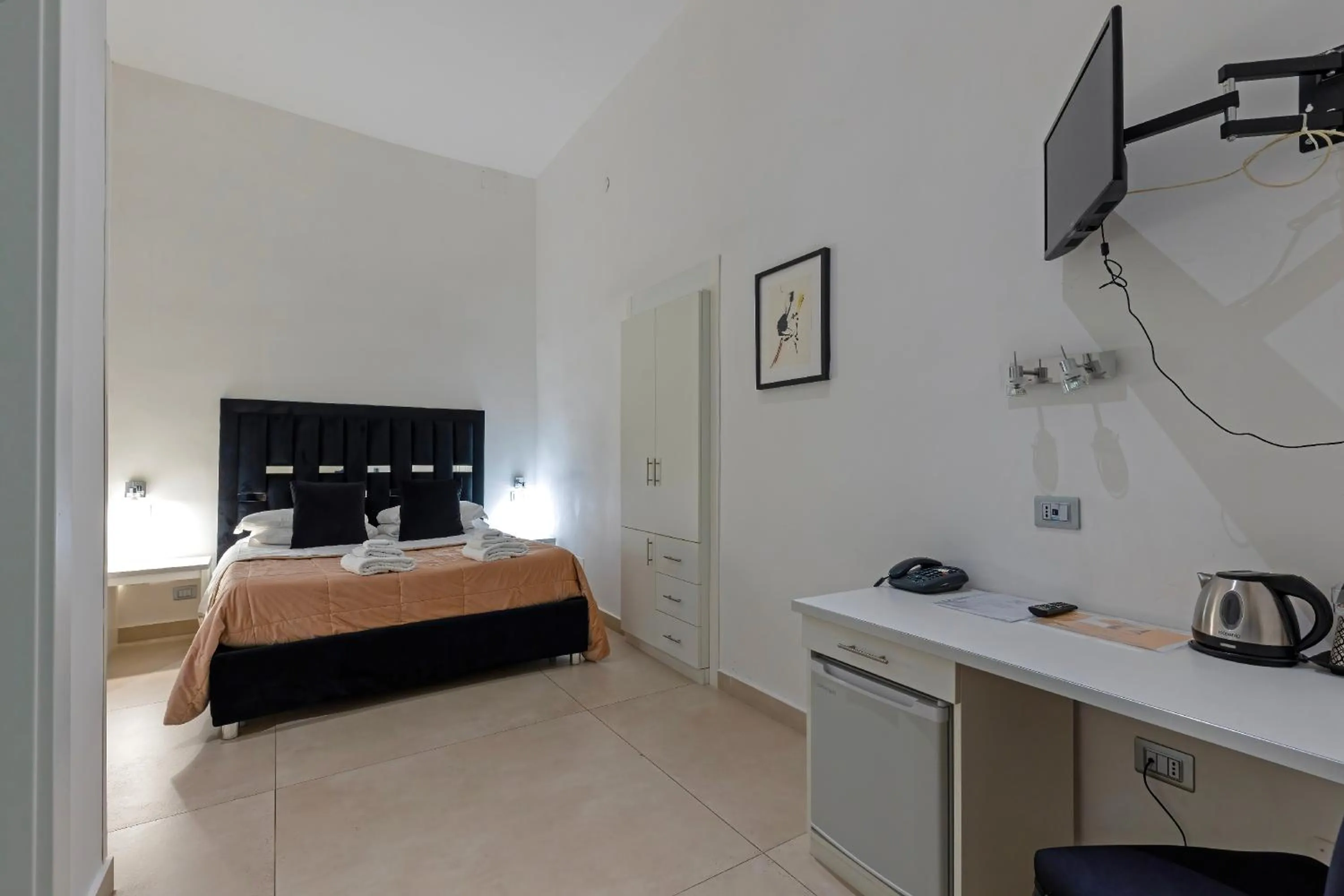 Photo of the whole room, Bed in Il Tesoro Smart Suite & SPA