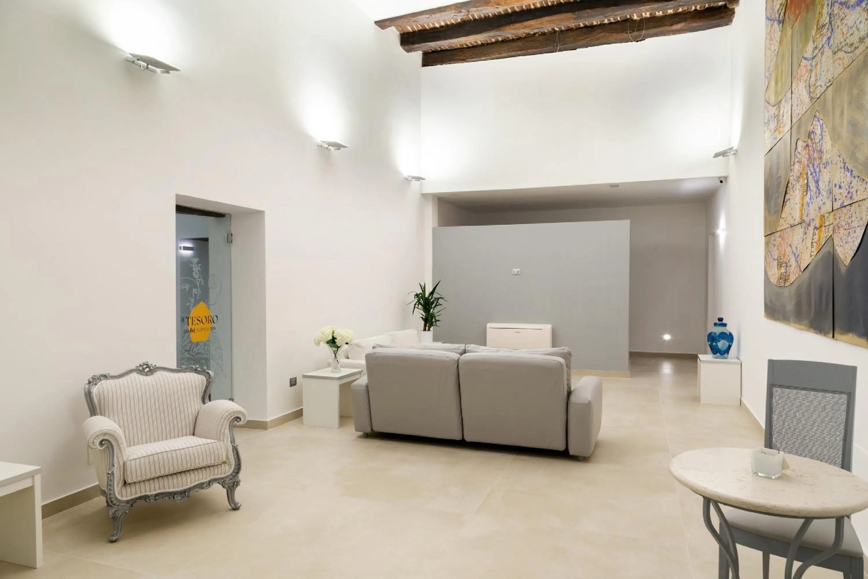 Lobby or reception in Il Tesoro Smart Suite & SPA