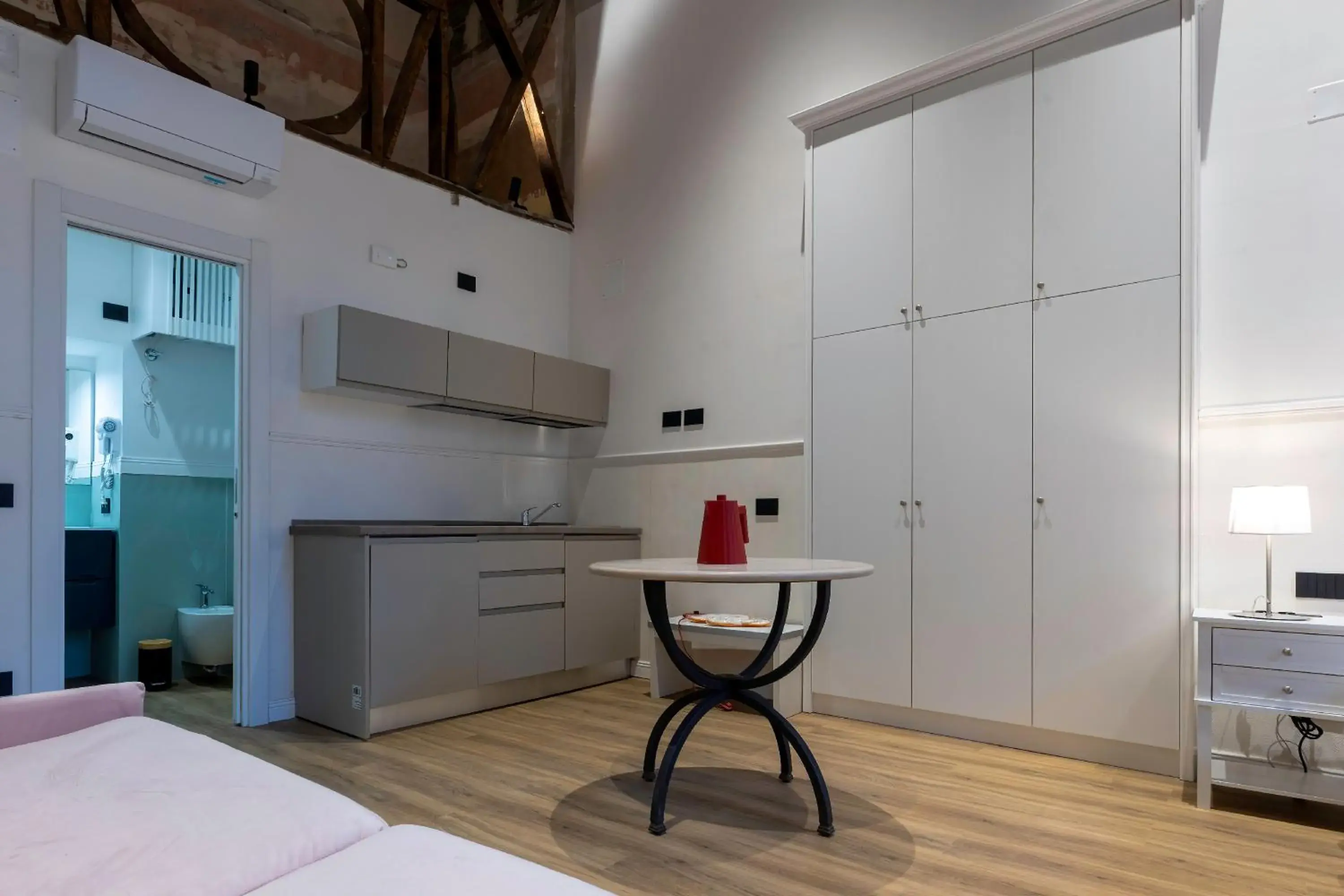 Photo of the whole room, Bed in Il Tesoro Smart Suite & SPA Photo of the whole room, Bed in Il Tesoro Smart Suite & SPA