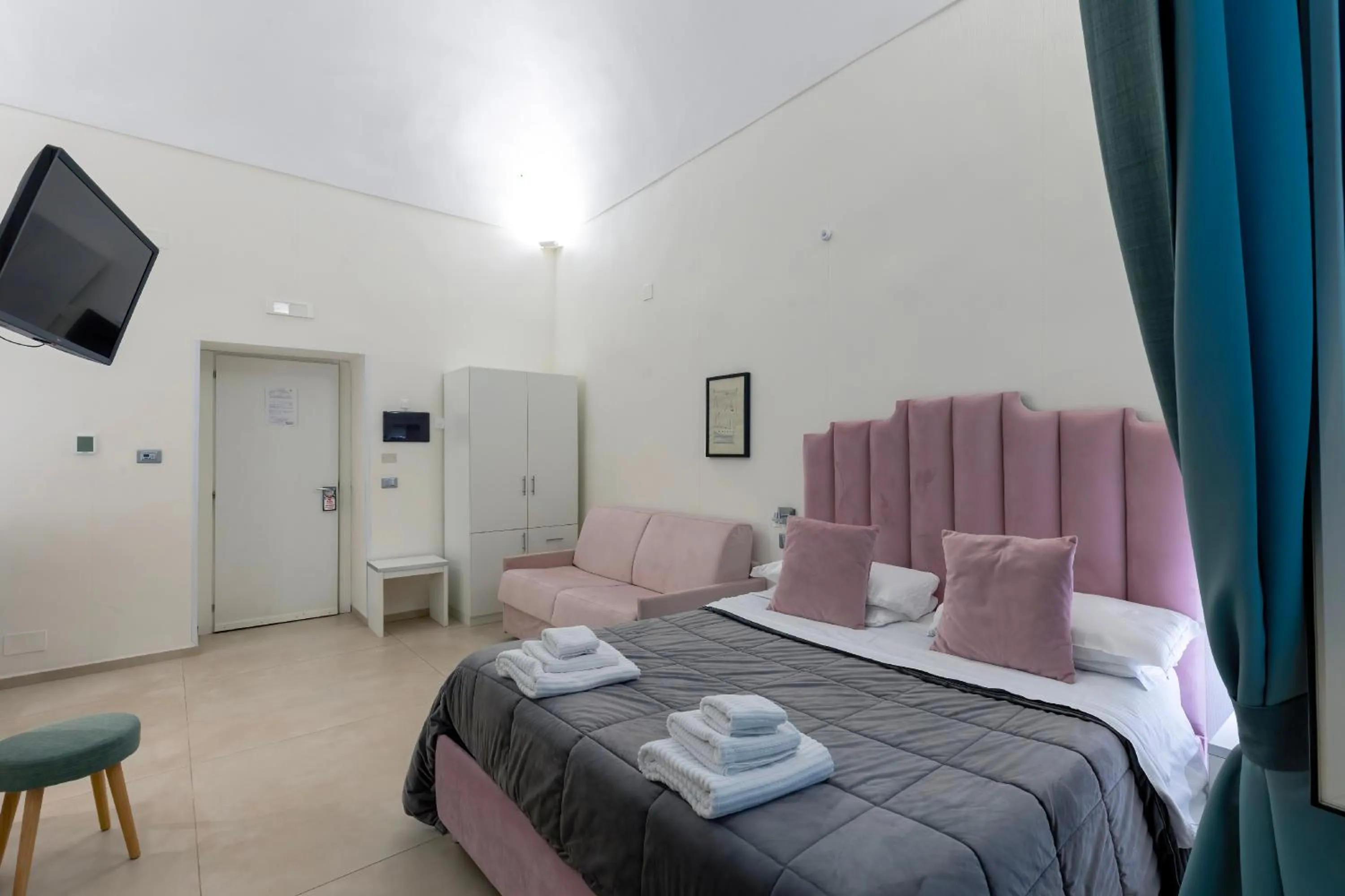 Photo of the whole room, Bed in Il Tesoro Smart Suite & SPA