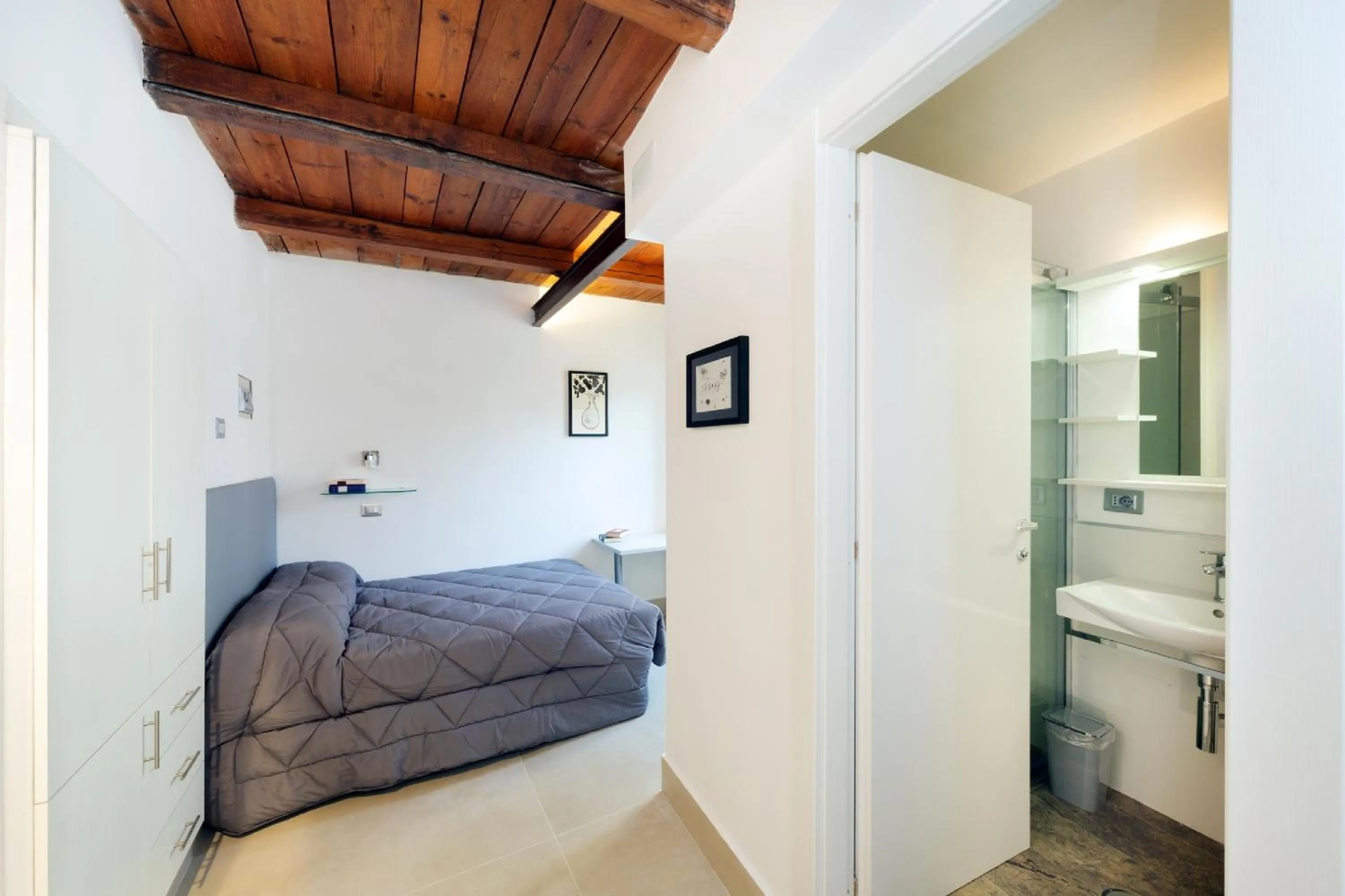 Photo of the whole room, Bed in Il Tesoro Smart Suite & SPA