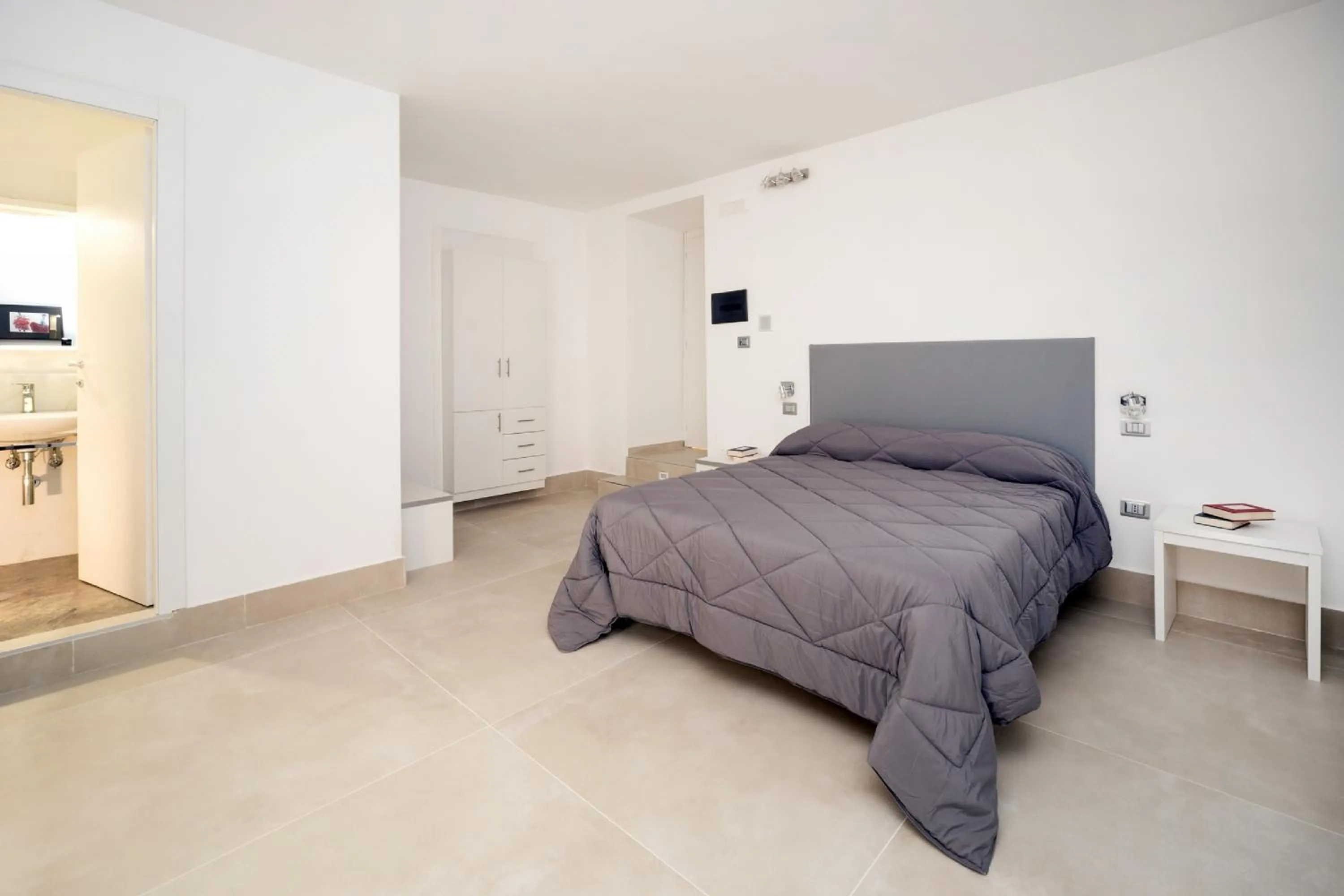 Photo of the whole room, Bed in Il Tesoro Smart Suite & SPA