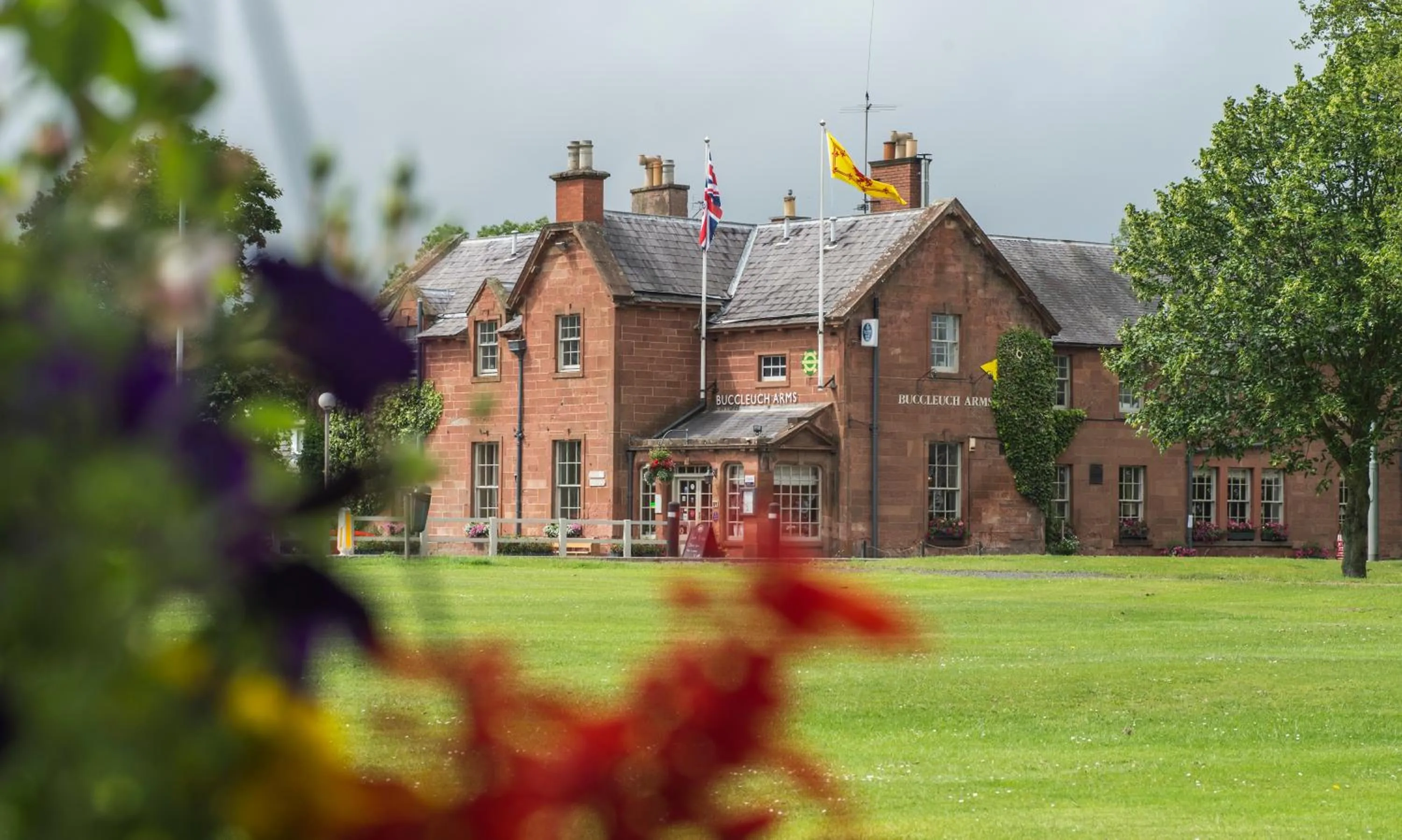 Facade/entrance in Buccleuch Arms
