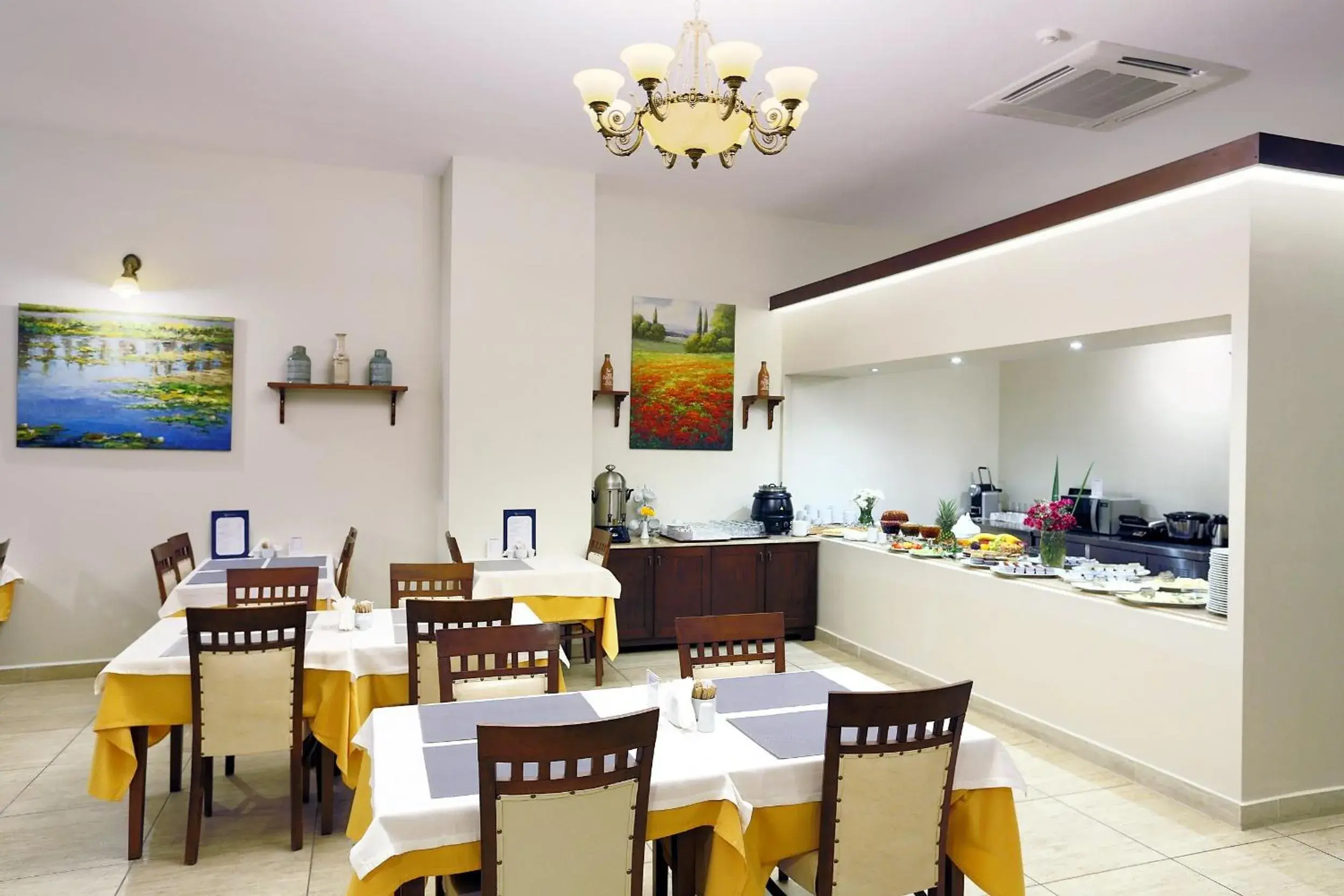 Restaurant/places to eat in Hotel Expocity Istanbul Restaurant/places to eat in Hotel Expocity Istanbul