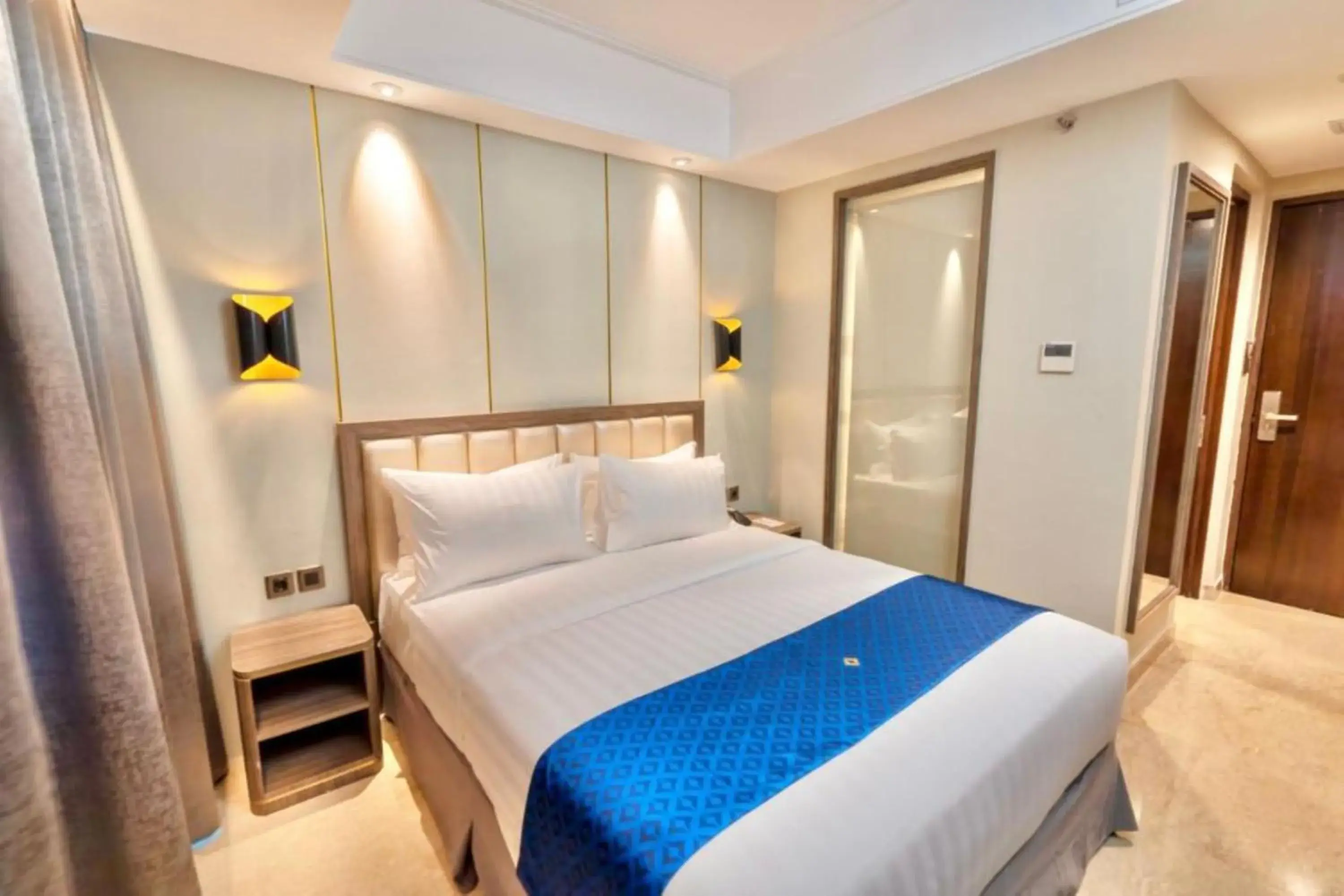 Bedroom, Bed in Arthama Hotel Wahid Hasyim Jakarta