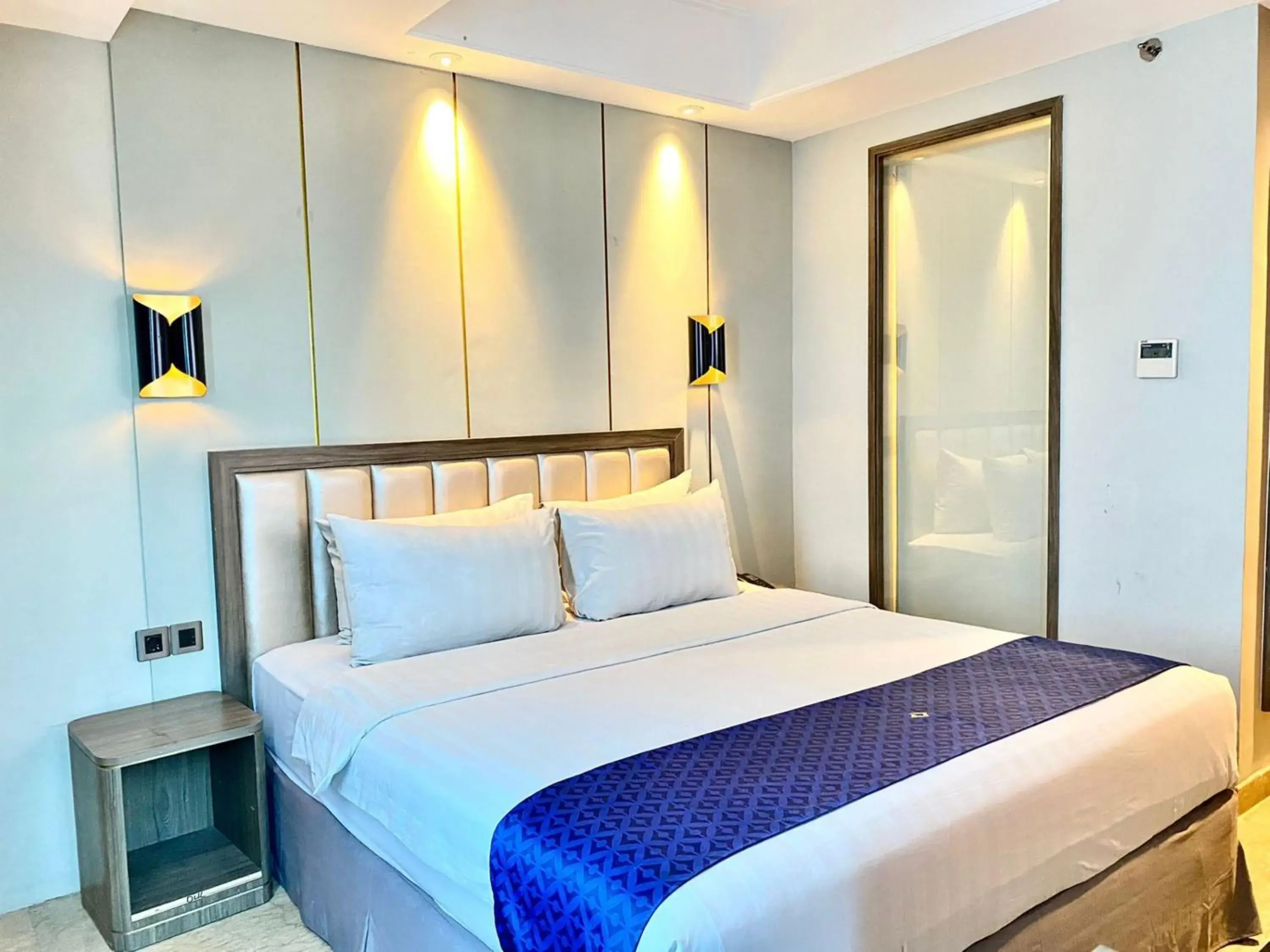 Bedroom, Bed in Arthama Hotel Wahid Hasyim Jakarta