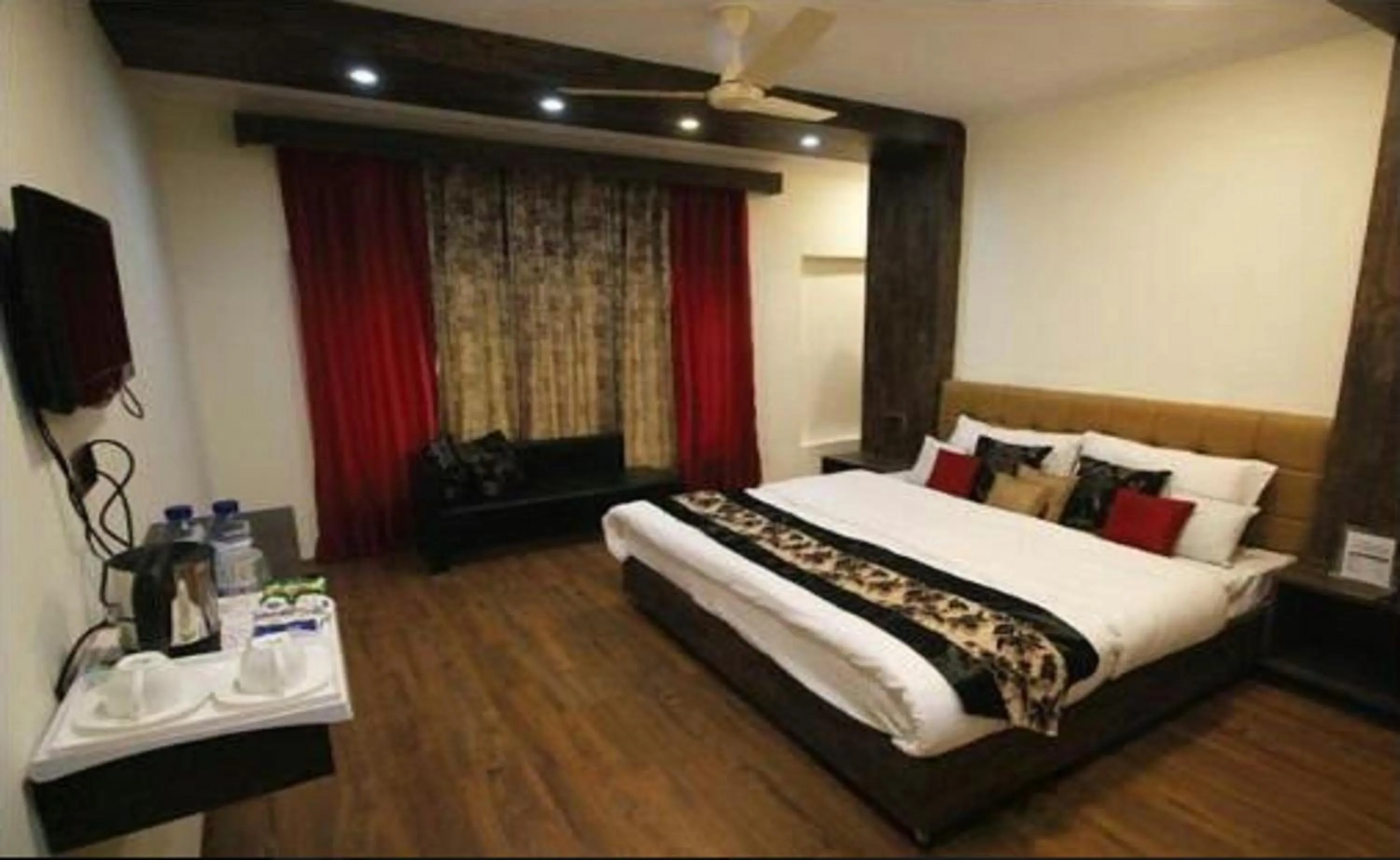Hotel Green Leaf Srinagar
