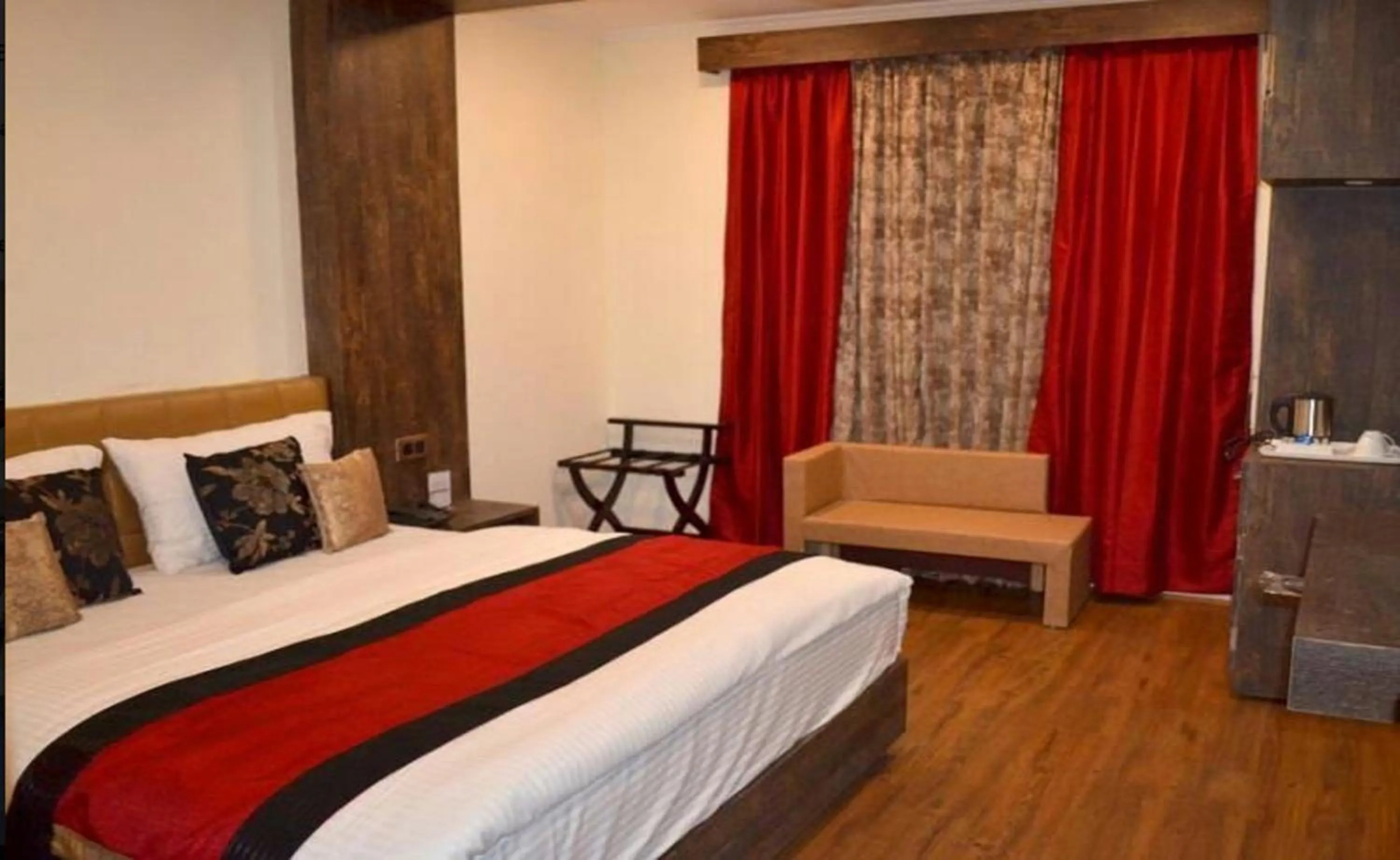 Hotel Green Leaf Srinagar