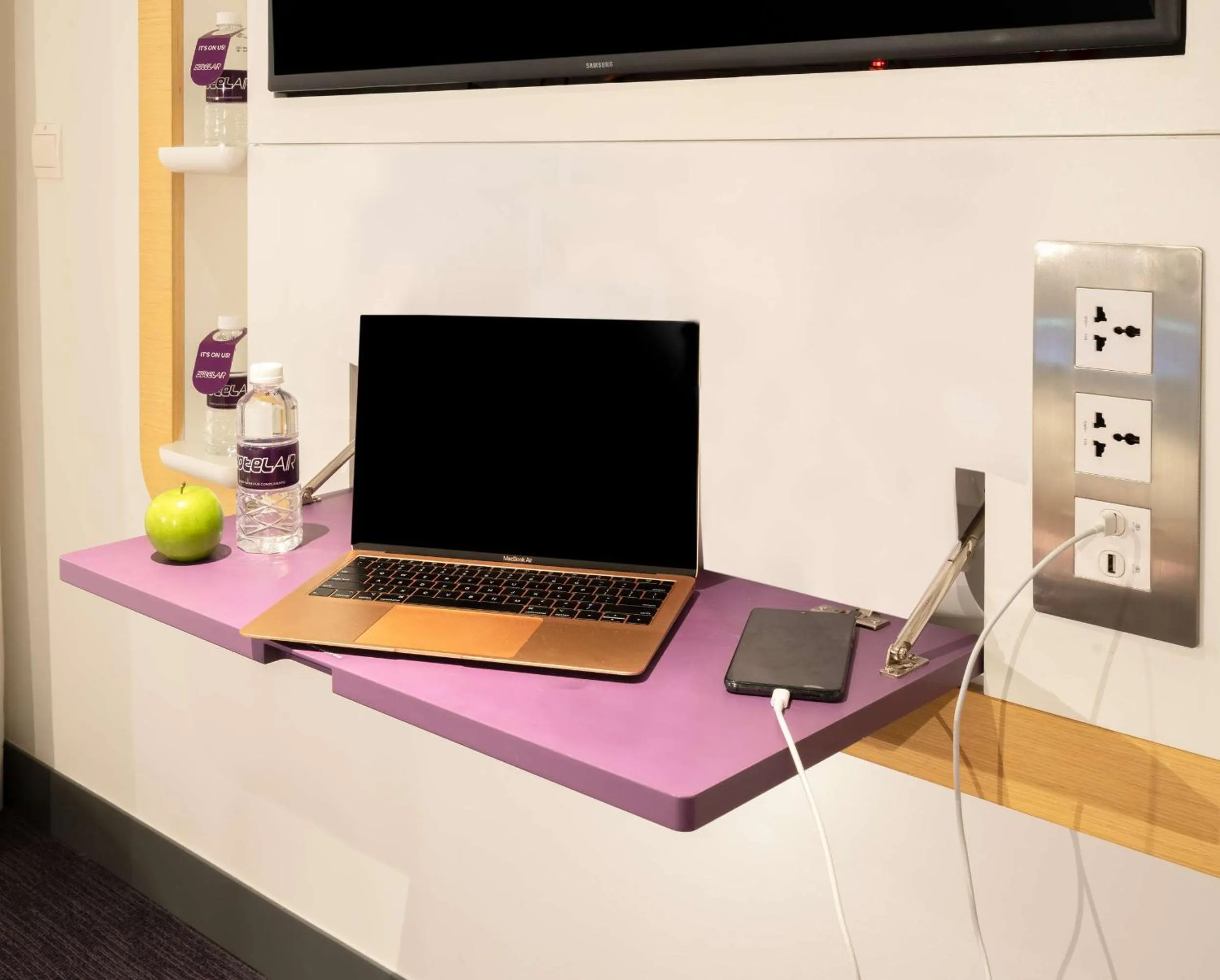 Bedroom in YOTELAIR Singapore Changi Airport Landside