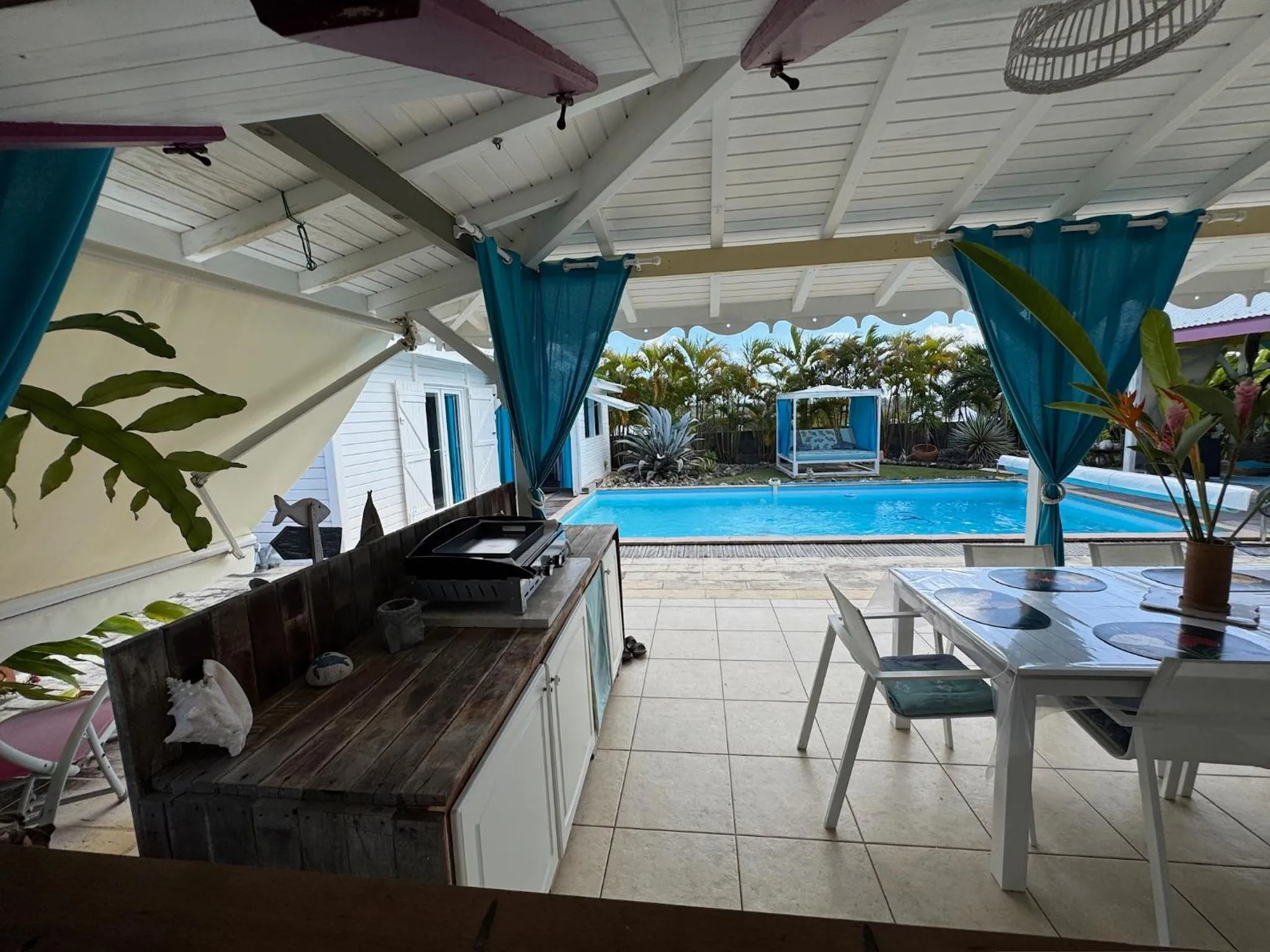 Swimming pool in Au Bel'vue chez Sandrine "Gite & Chambre d'hôtes"