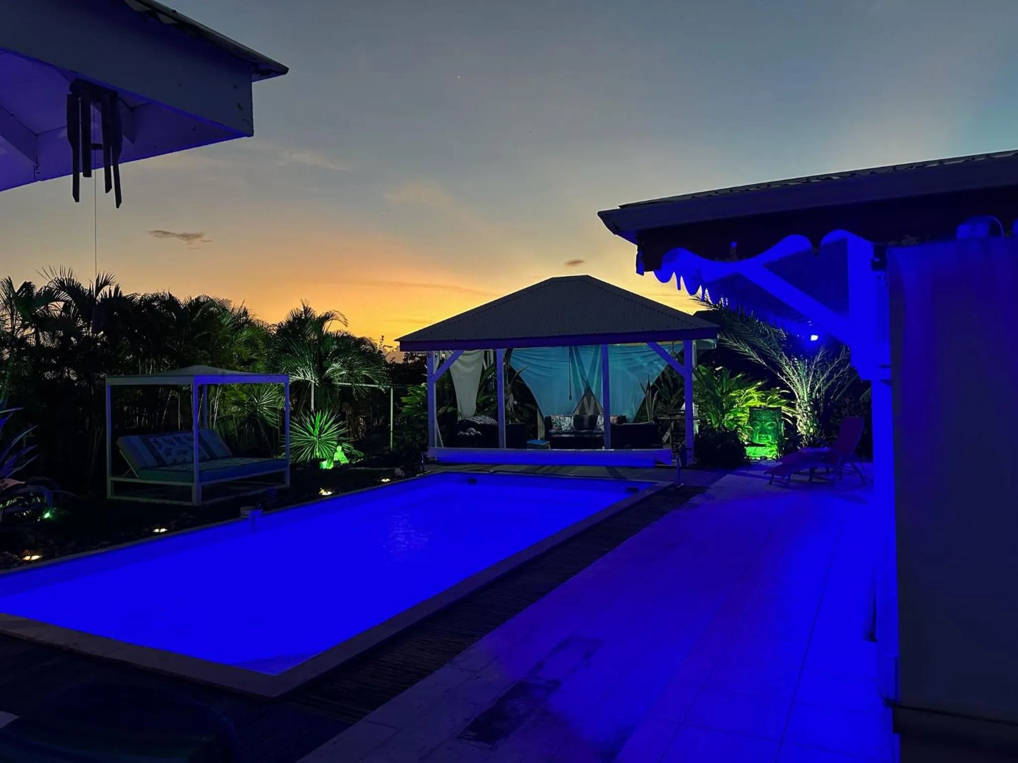 Swimming pool in Au Bel'vue chez Sandrine "Gite & Chambre d'hôtes"