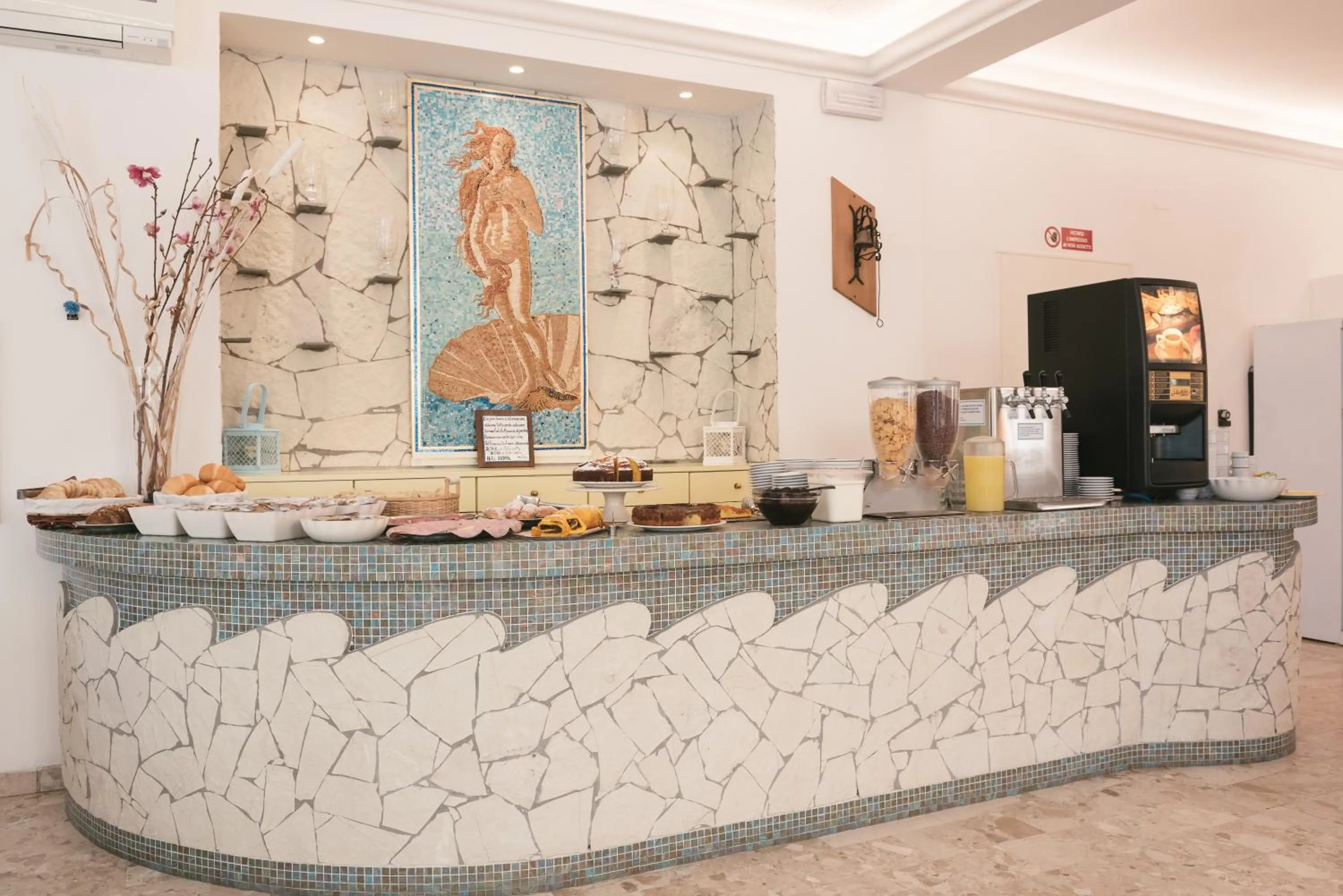 Restaurant/places to eat in Hotel Altair