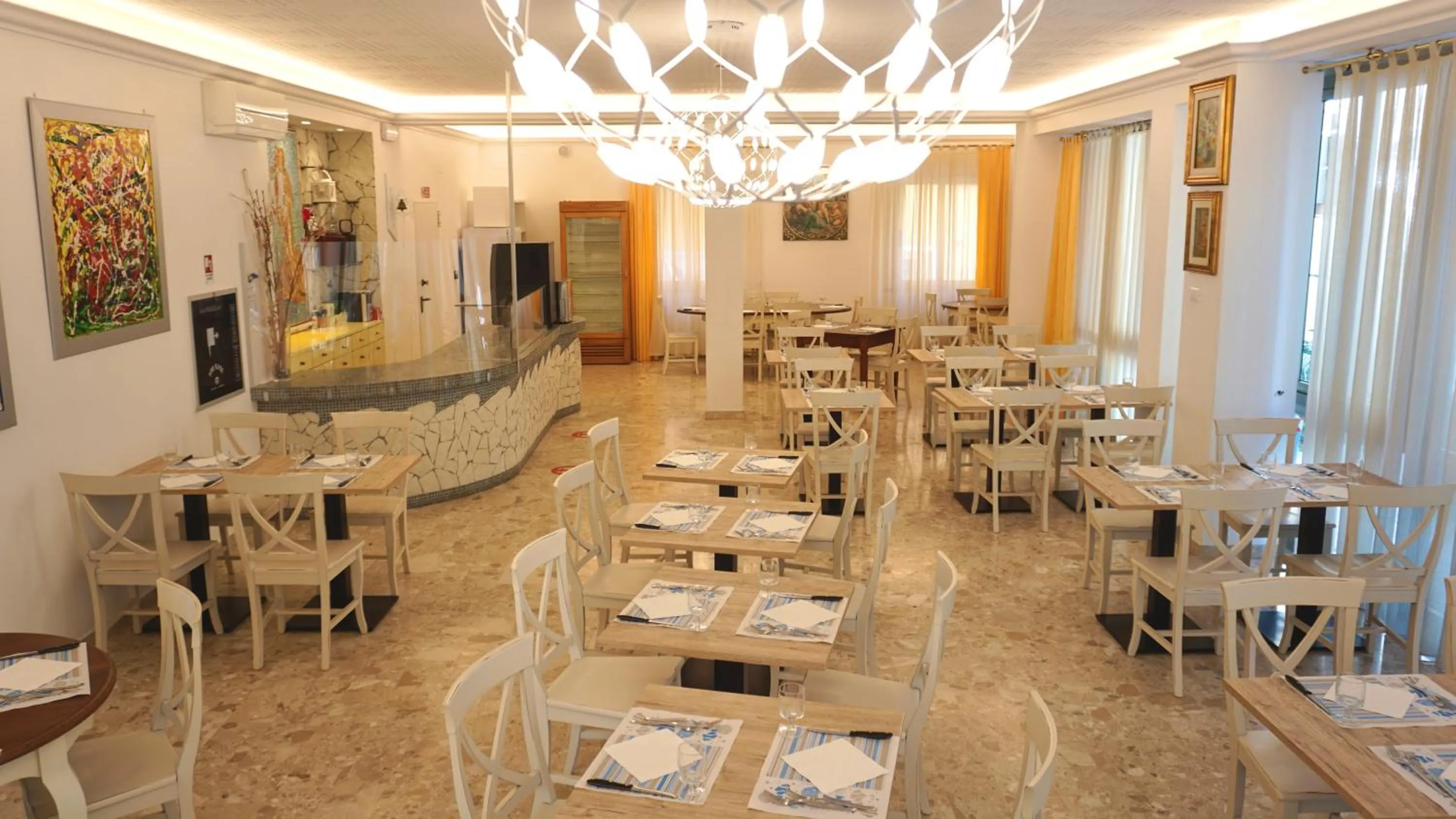 Restaurant/places to eat in Hotel Altair