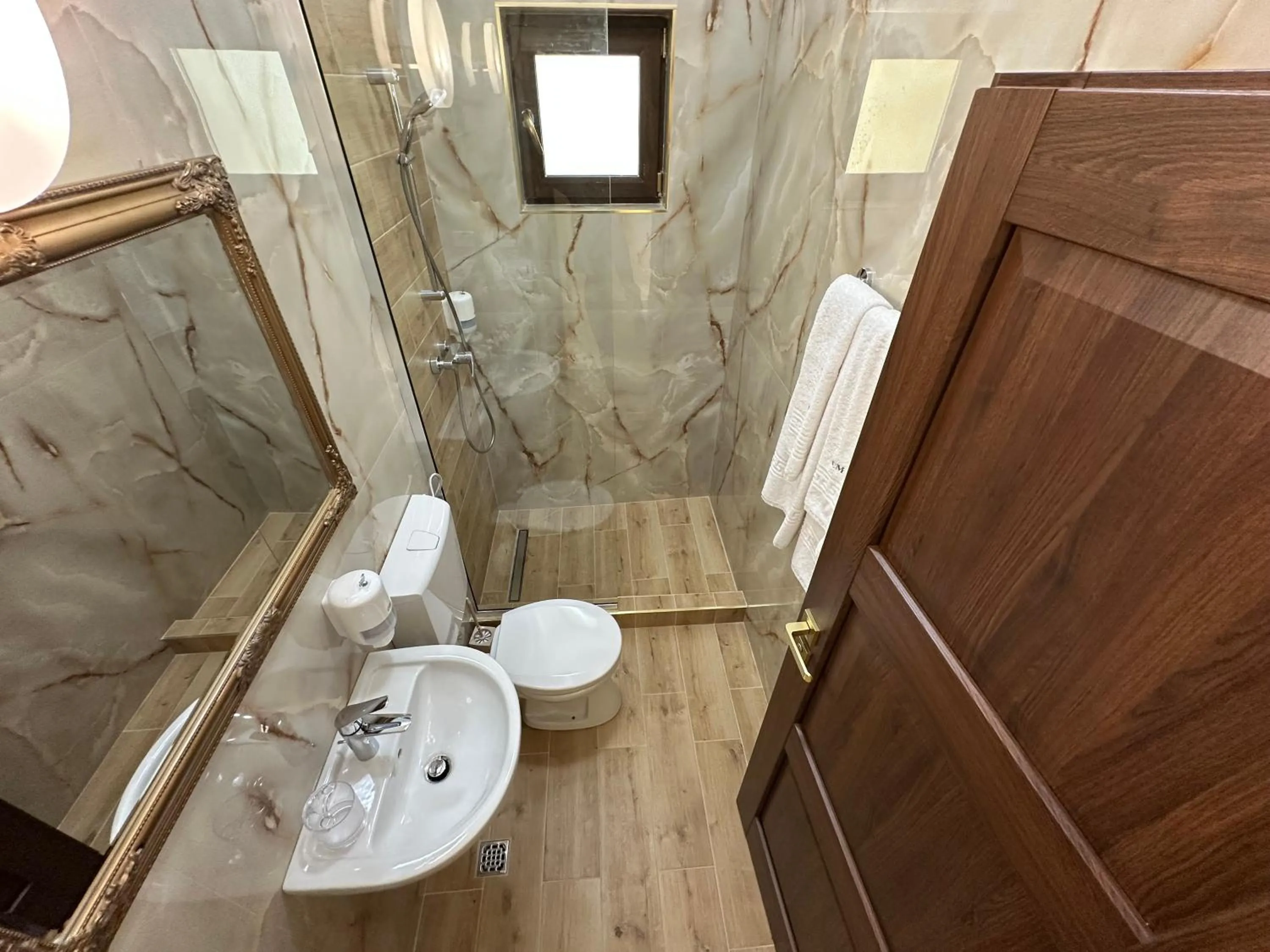 Shower in Casa Maria Arges