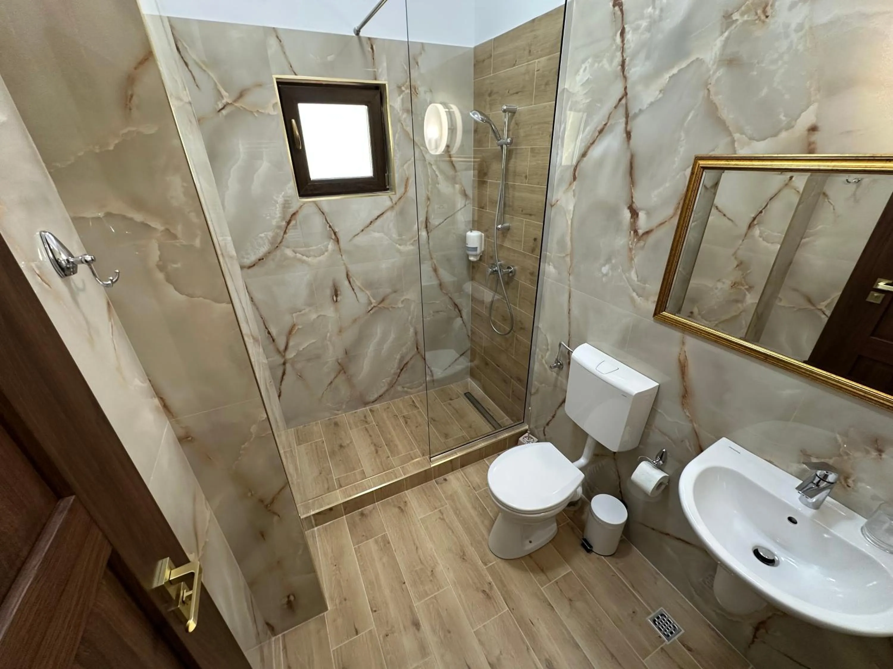 Shower in Casa Maria Arges