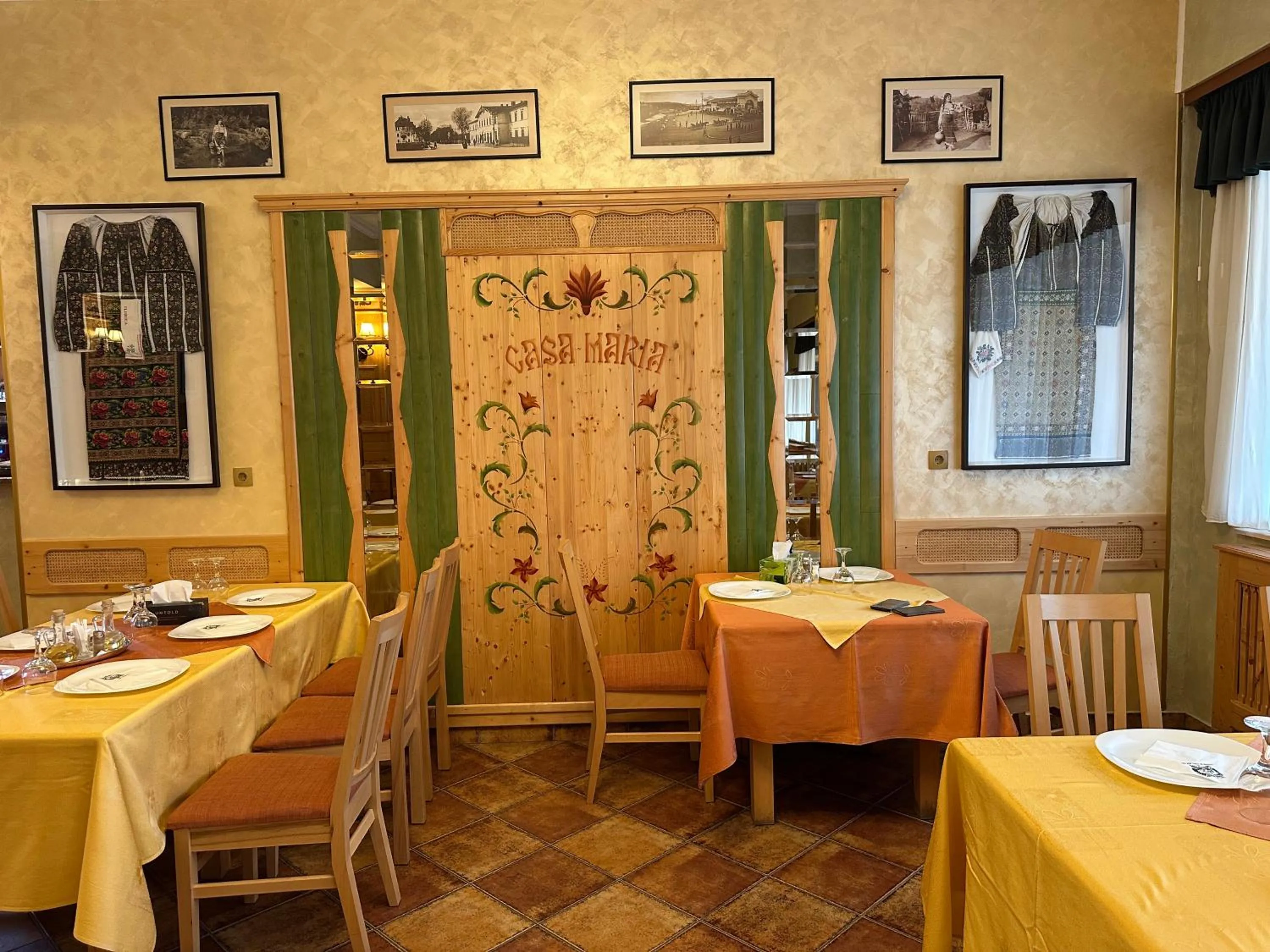 Restaurant/places to eat in Casa Maria Arges