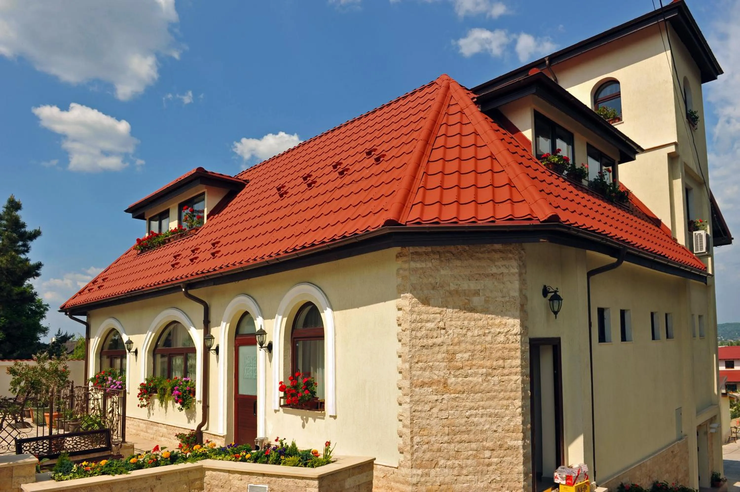 Facade/entrance in Casa Maria Arges