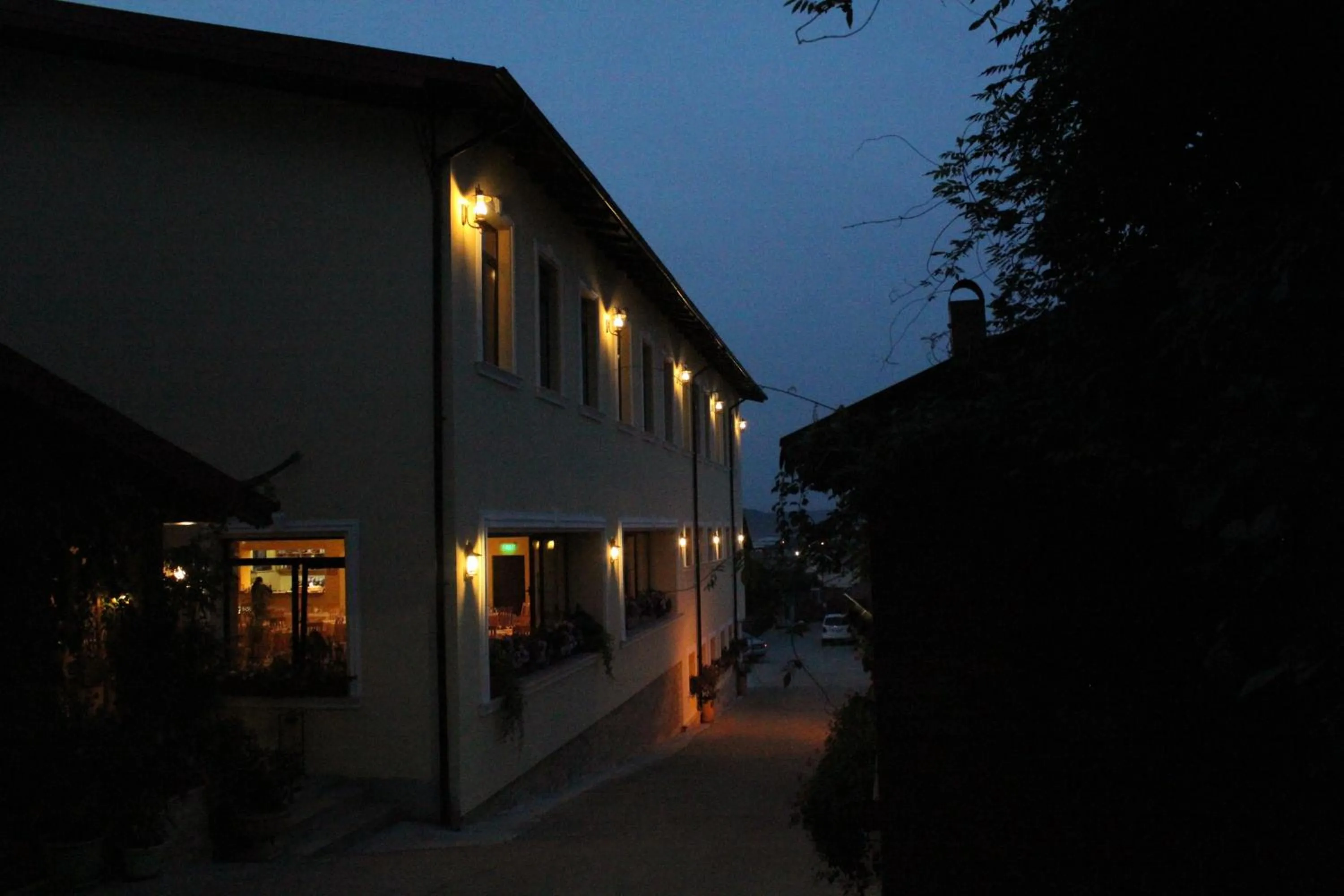 Restaurant/places to eat in Casa Maria Arges