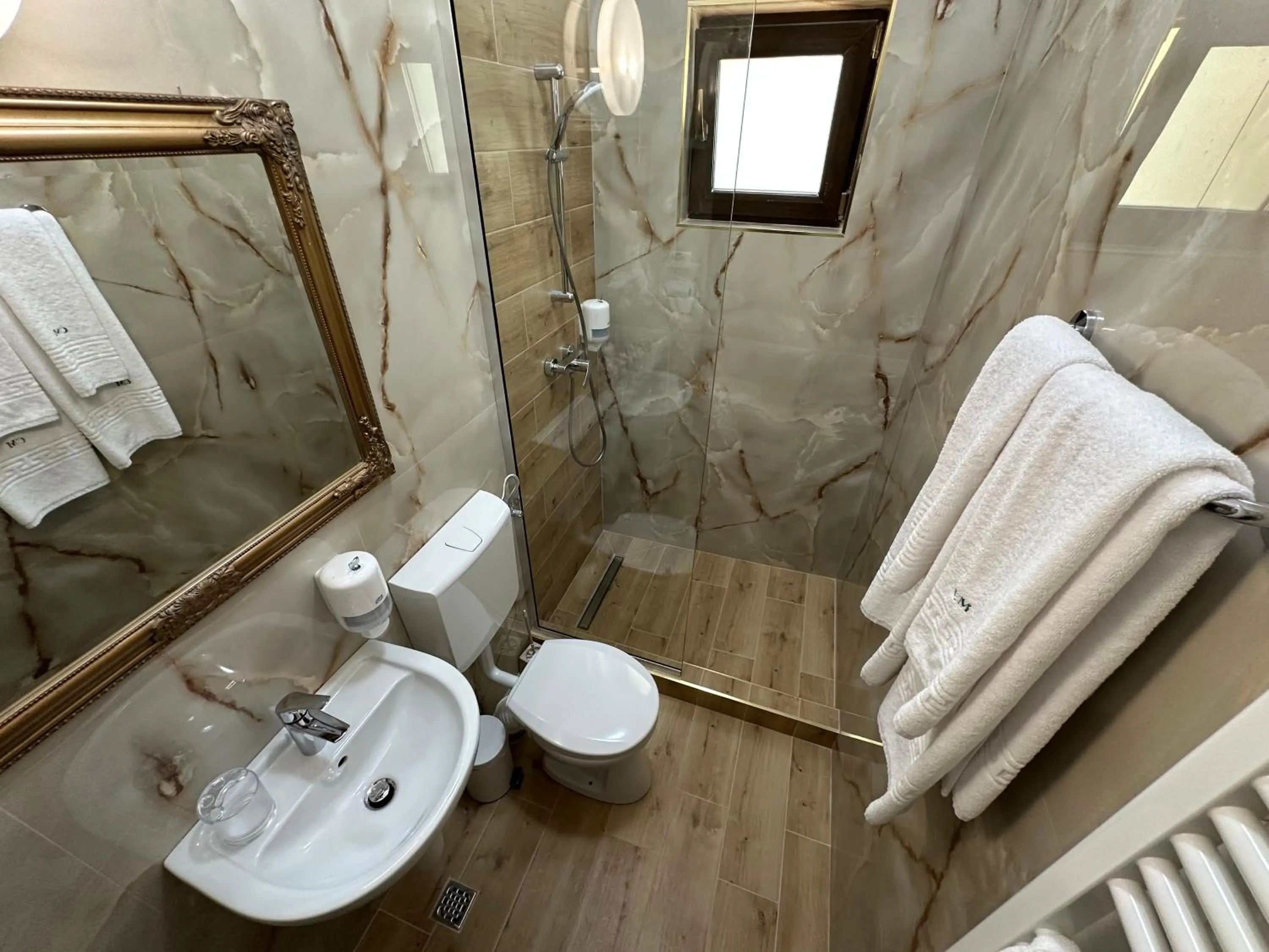 Shower in Casa Maria Arges