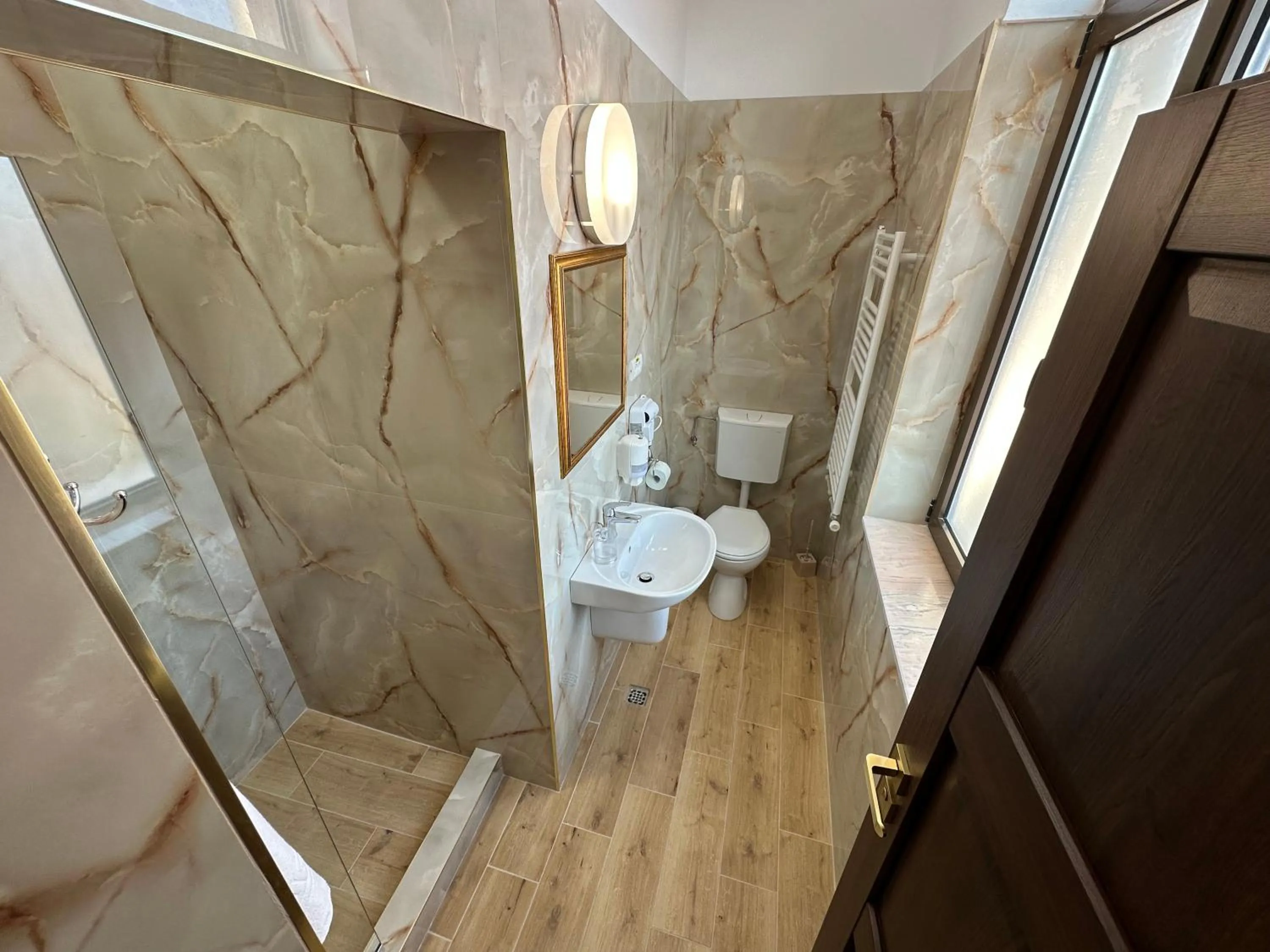 Shower in Casa Maria Arges