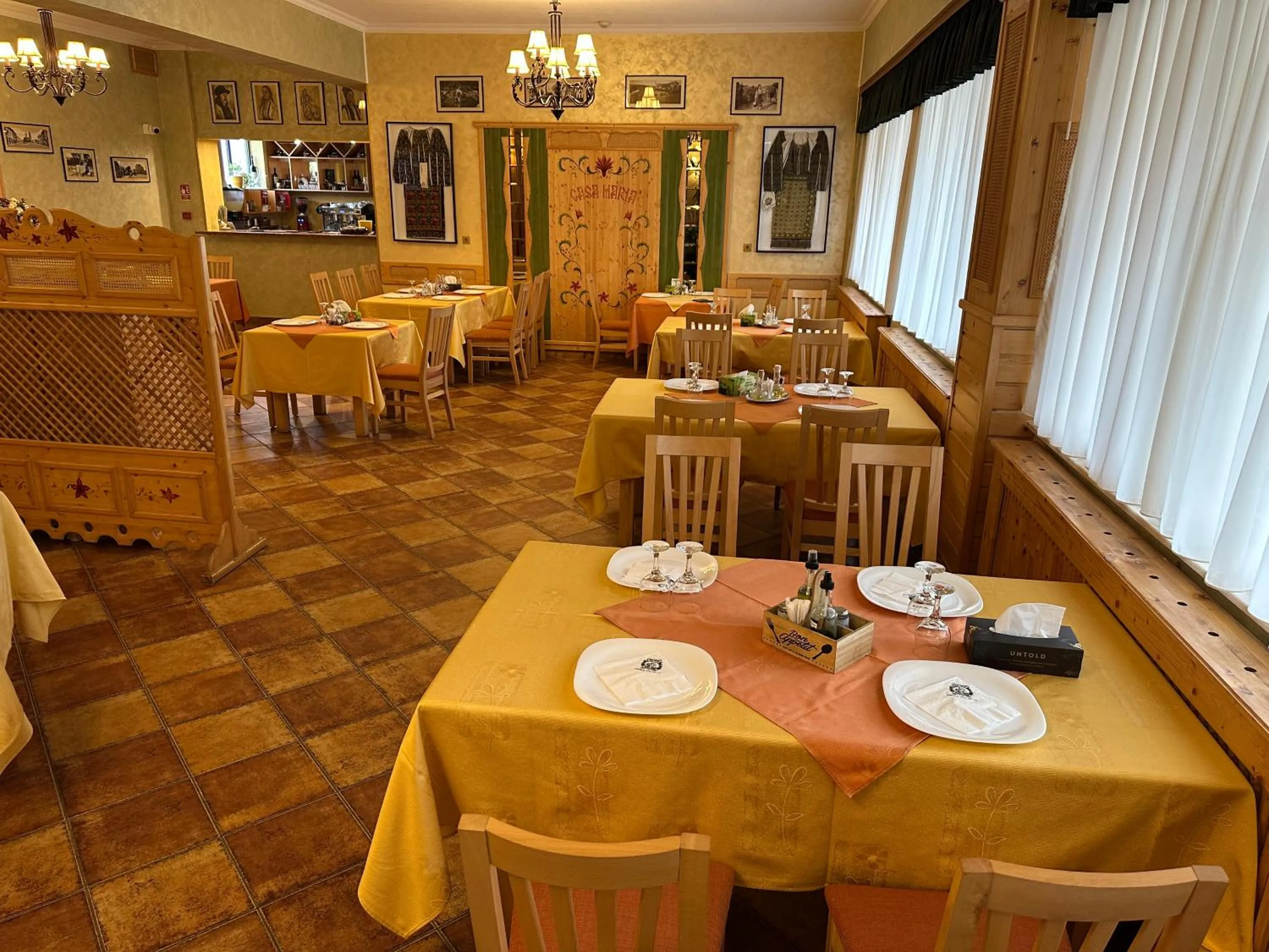 Restaurant/places to eat in Casa Maria Arges