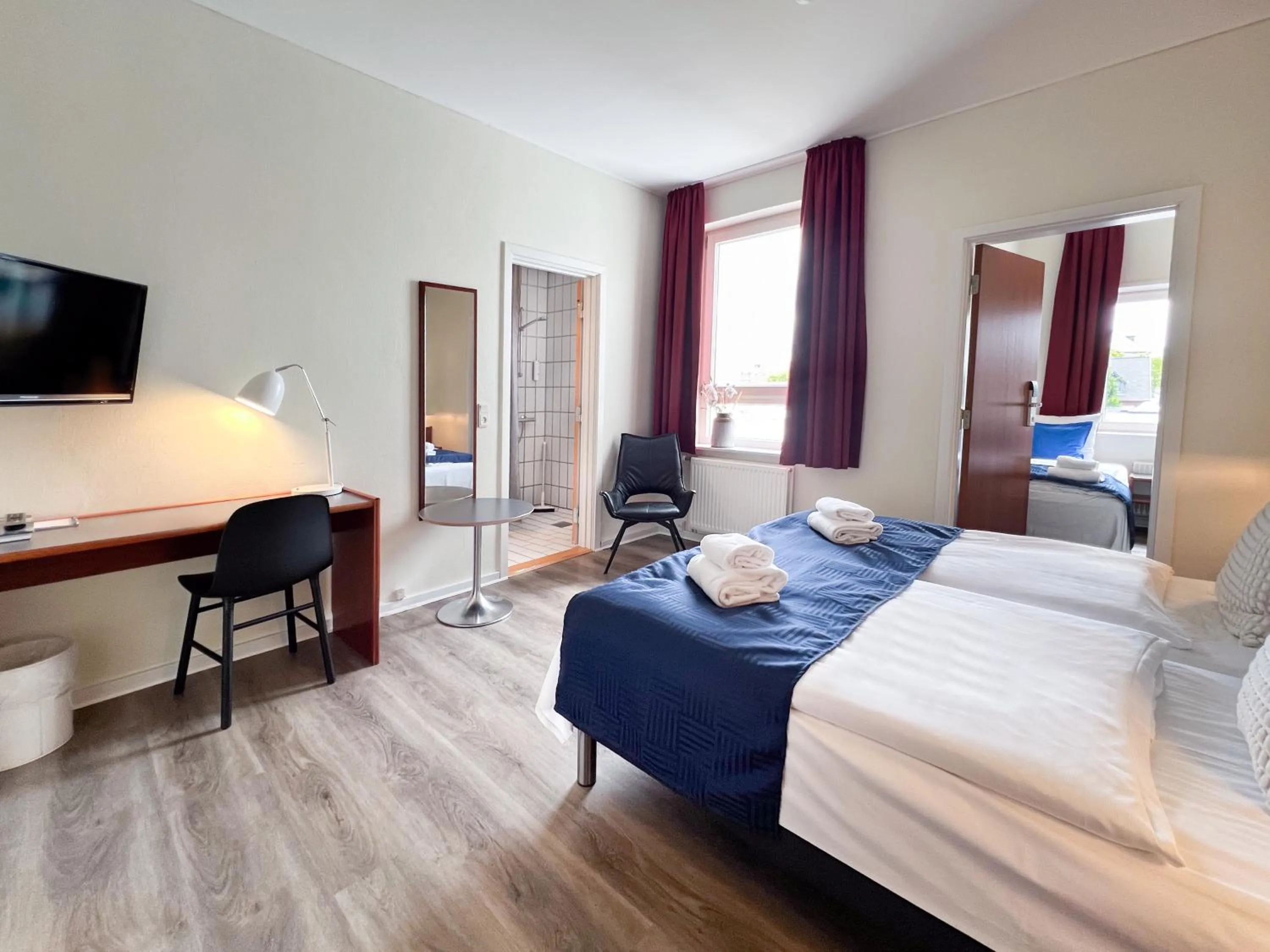 Bathroom, Bed in Hotel Frederikshavn