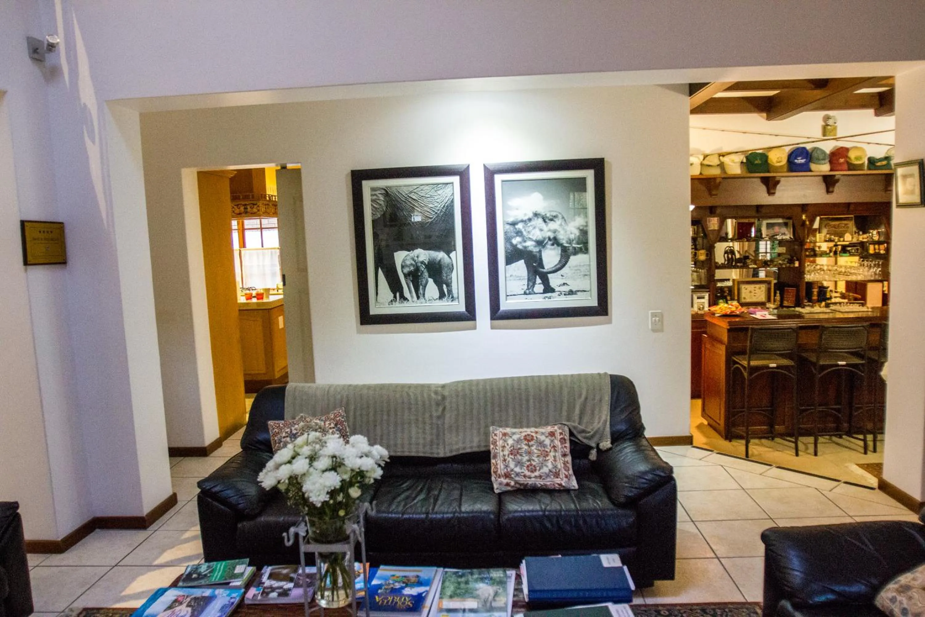 Living room in Bayside Lodge Garden Route B&B