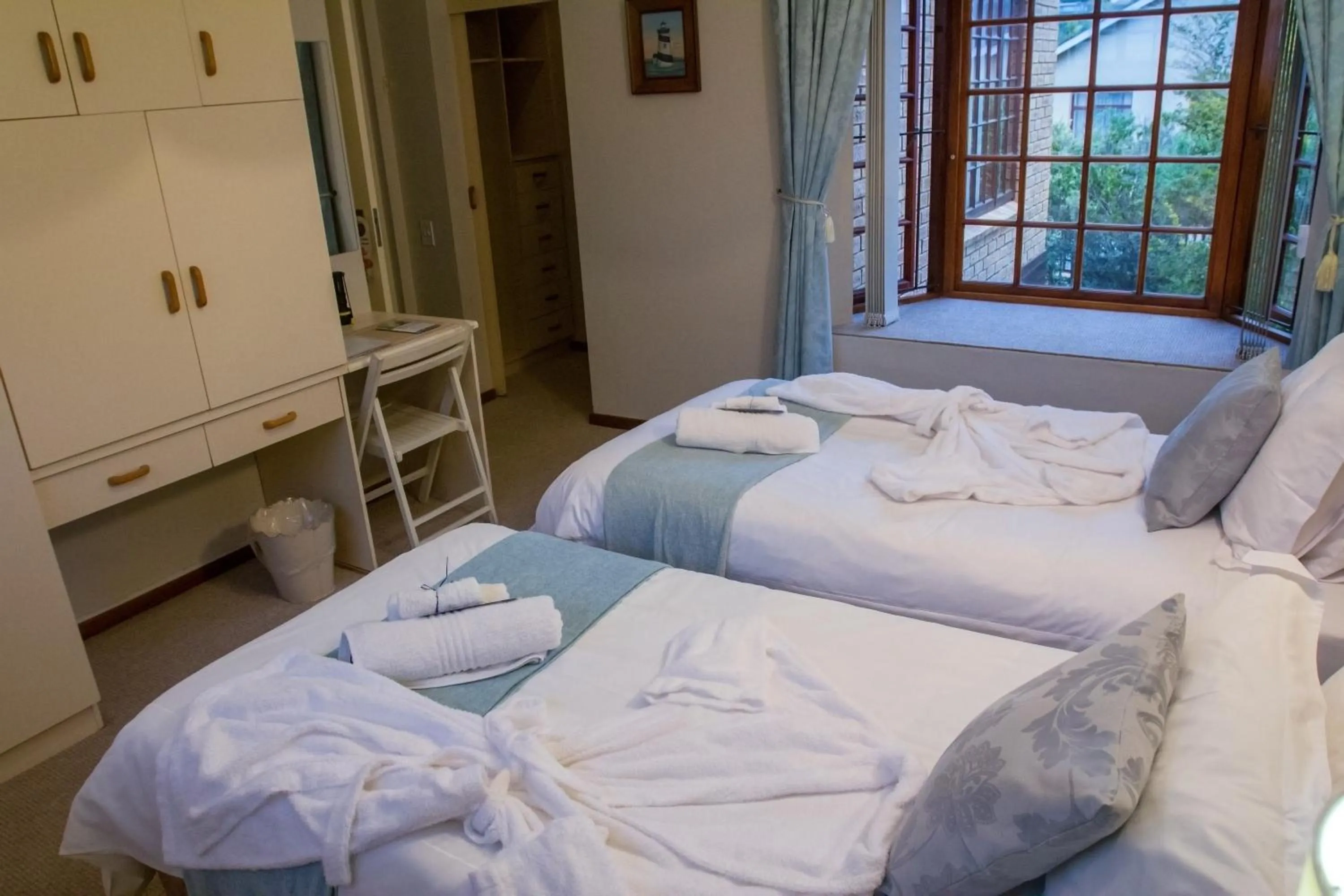 Photo of the whole room, Bed in Bayside Lodge Garden Route B&B