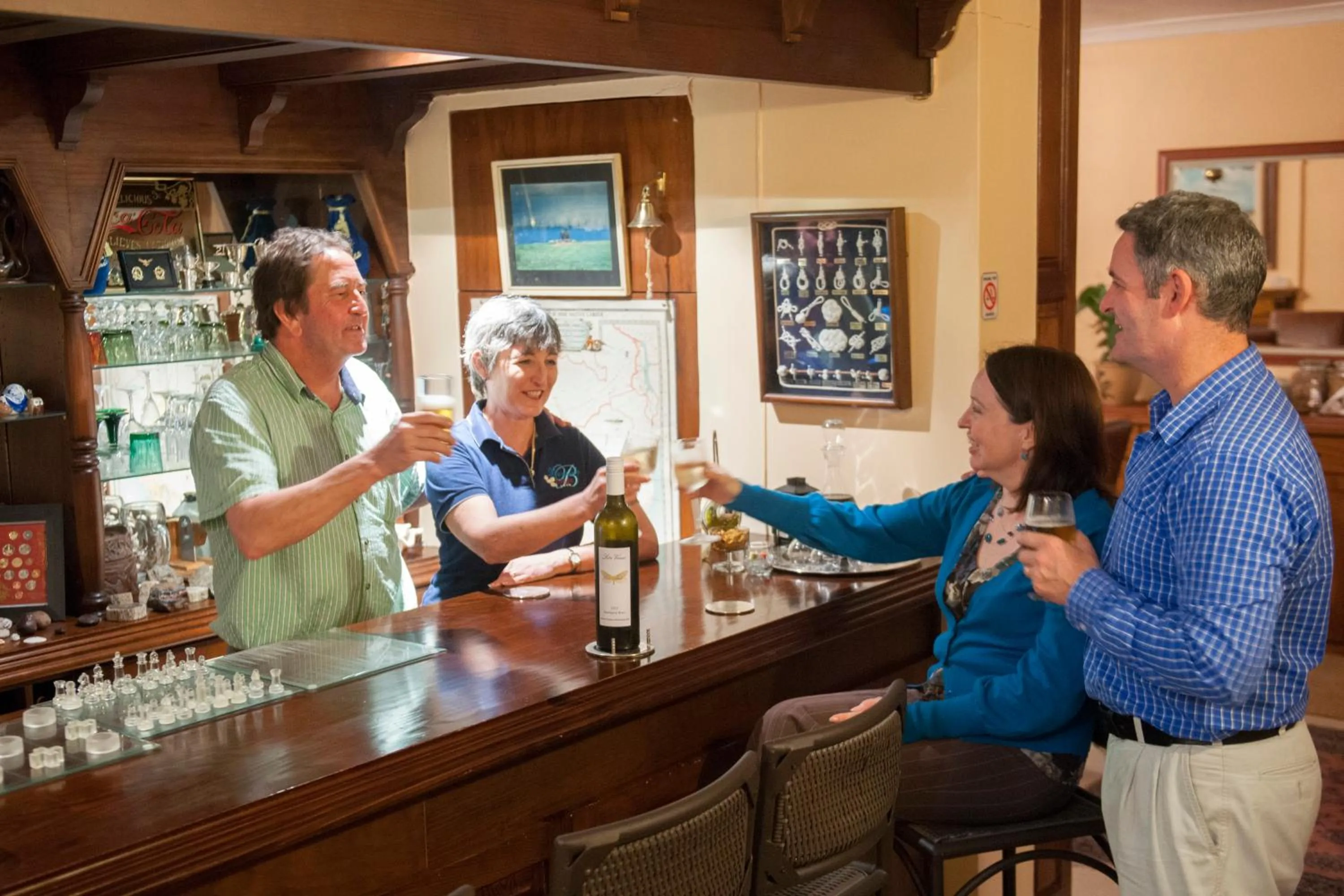 Lounge or bar in Bayside Lodge Garden Route B&B