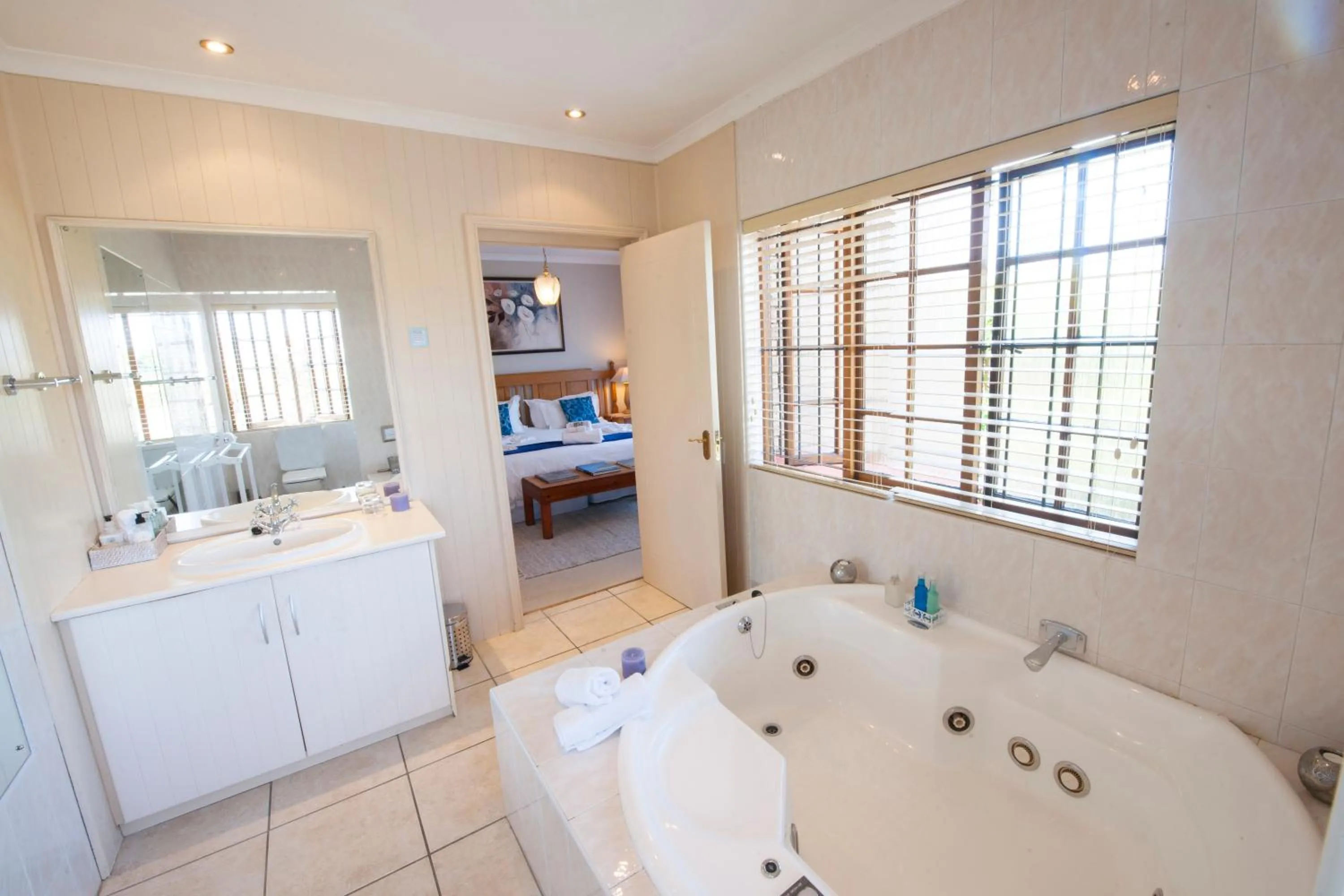 Hot Tub in Bayside Lodge Garden Route B&B