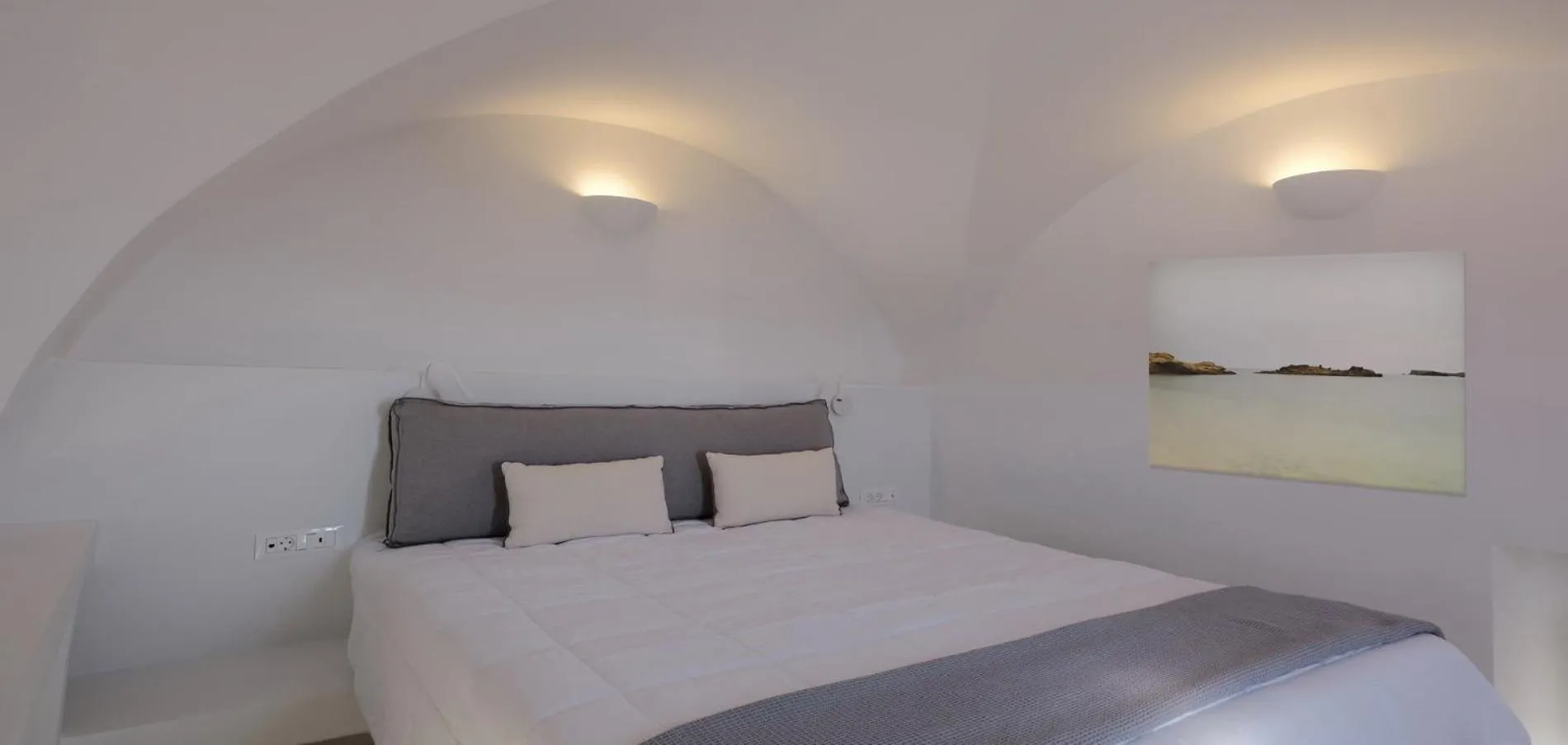 Bed in Aplada Suites